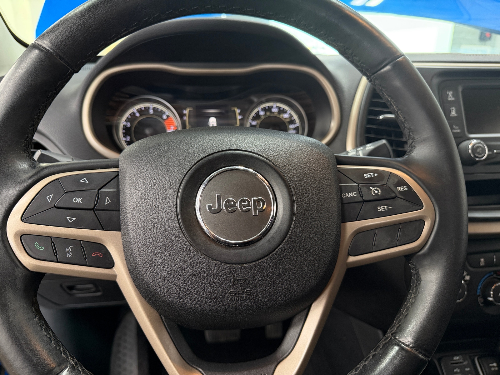 Thumbnail: 2017 Jeep Cherokee - 5