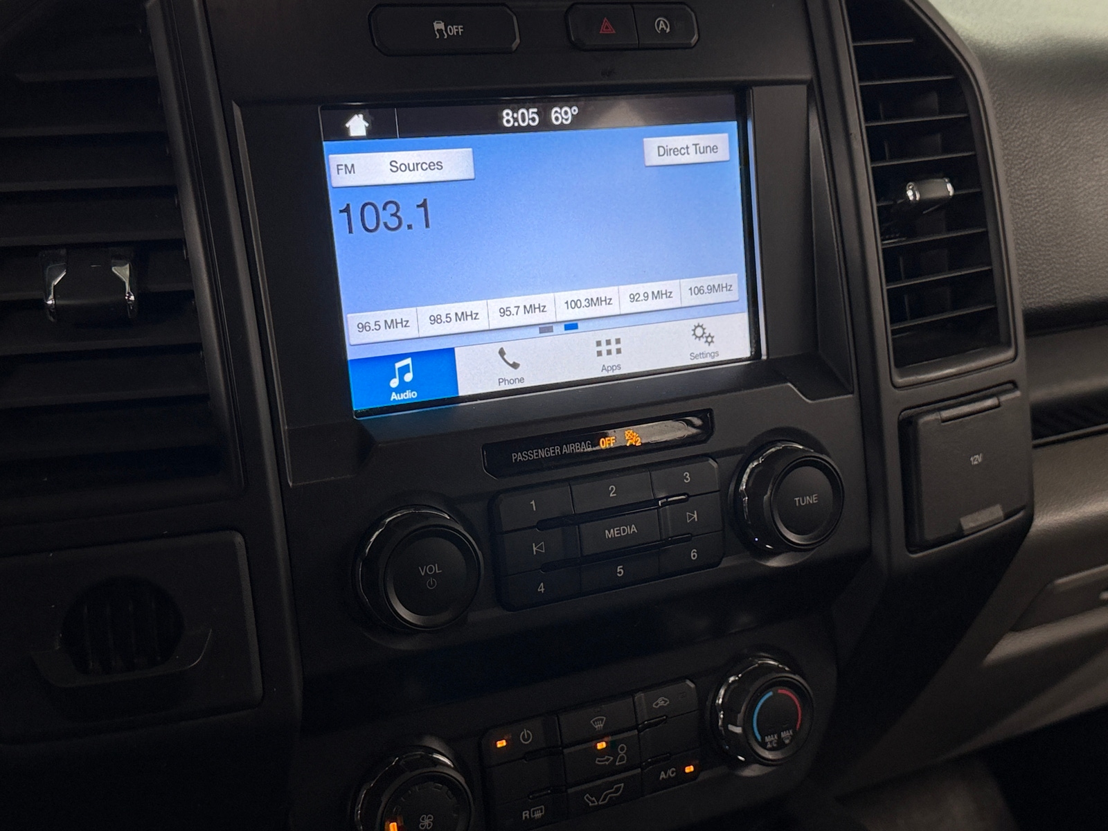 Thumbnail: 2019 Ford Econoline - 4