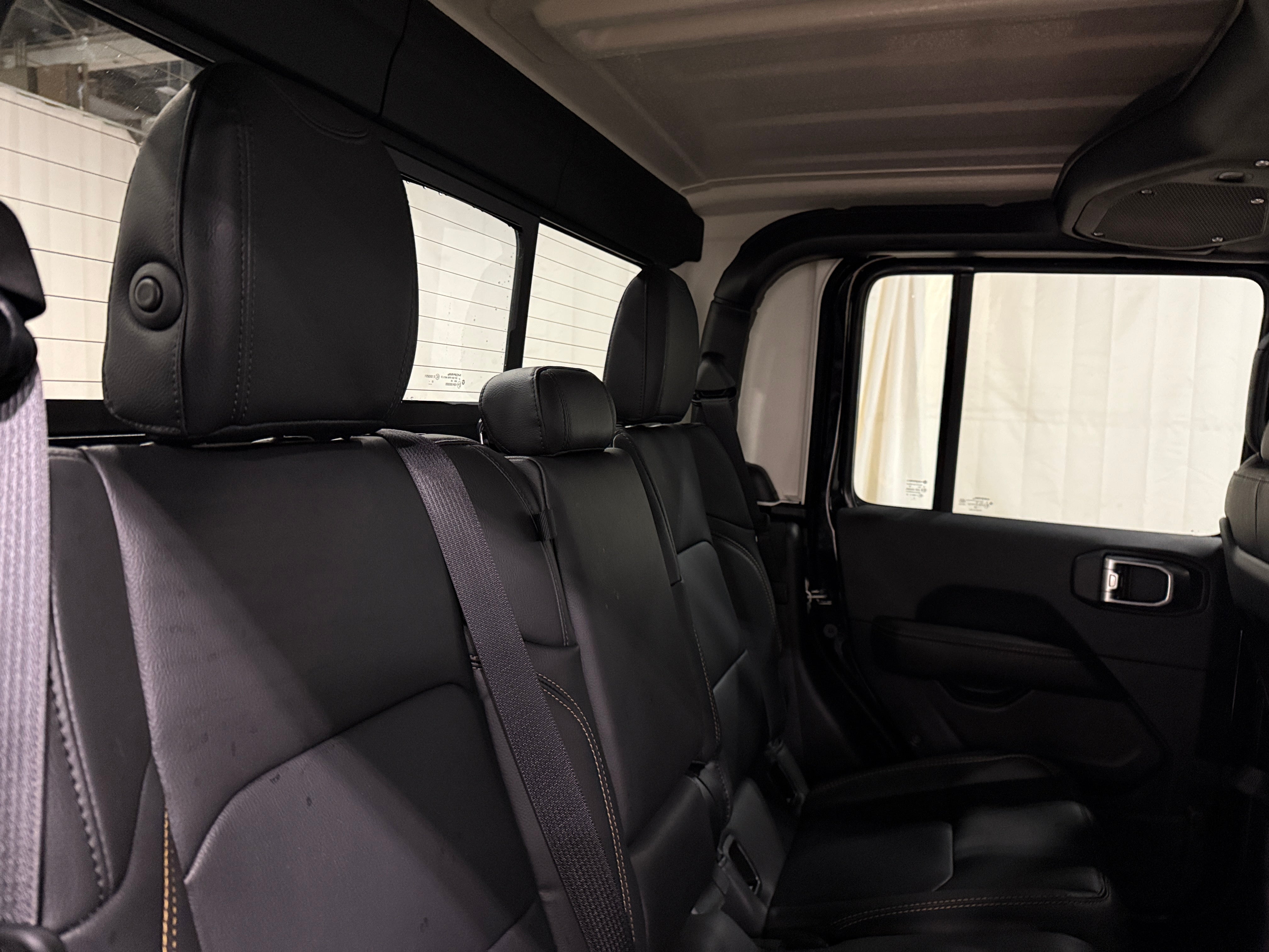 2026 Jeep Gladiator Sahara Auto's photo