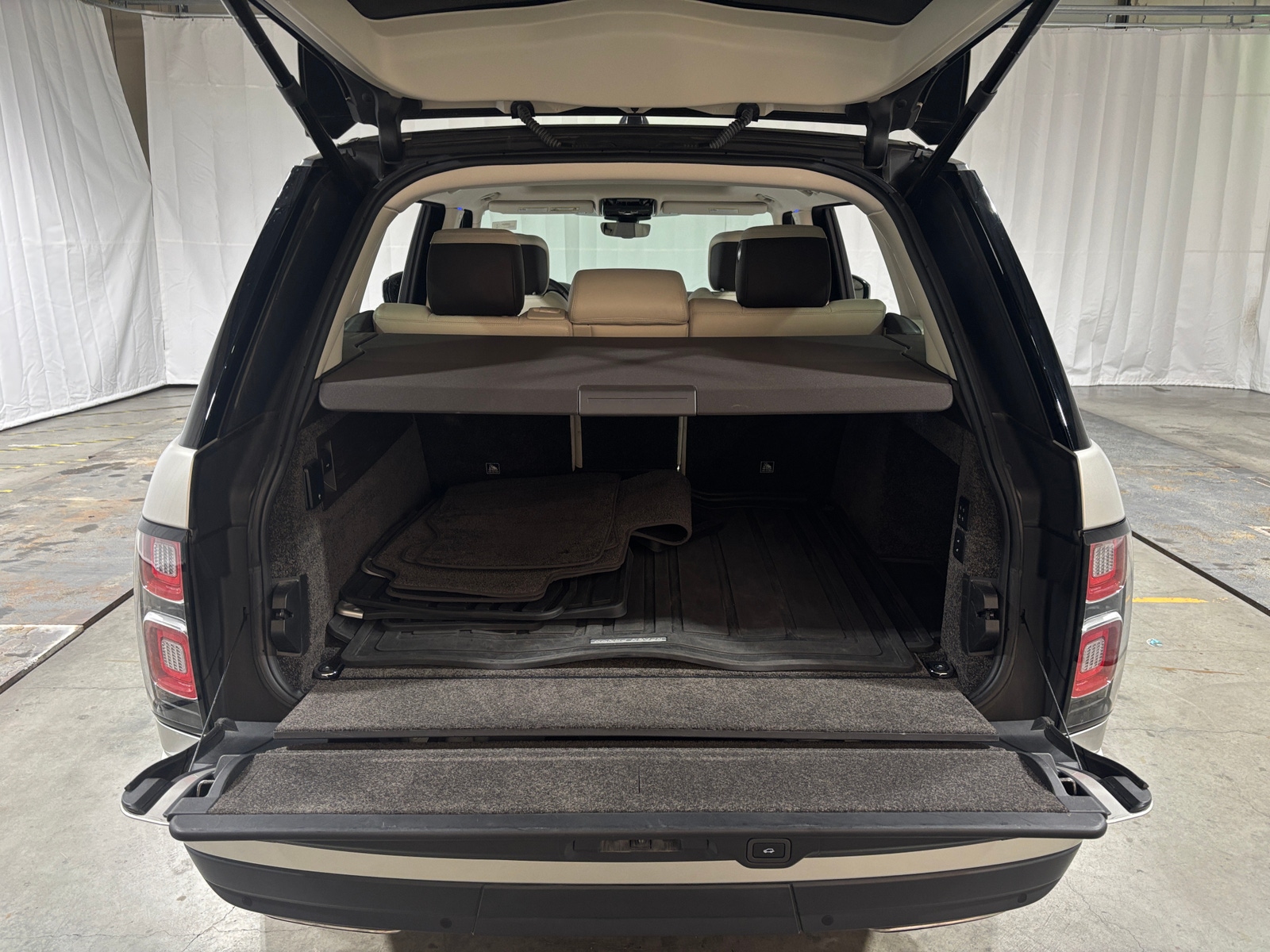 Thumbnail: 2019 Land Rover Range Rover - 6