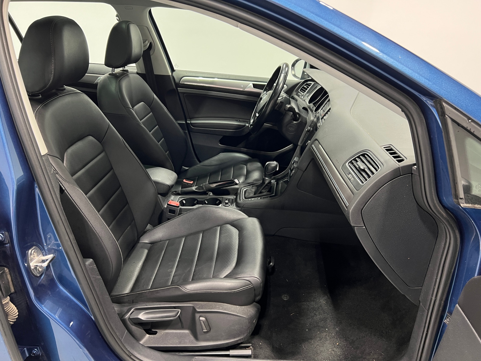 Thumbnail: 2019 Volkswagen Golf - 2