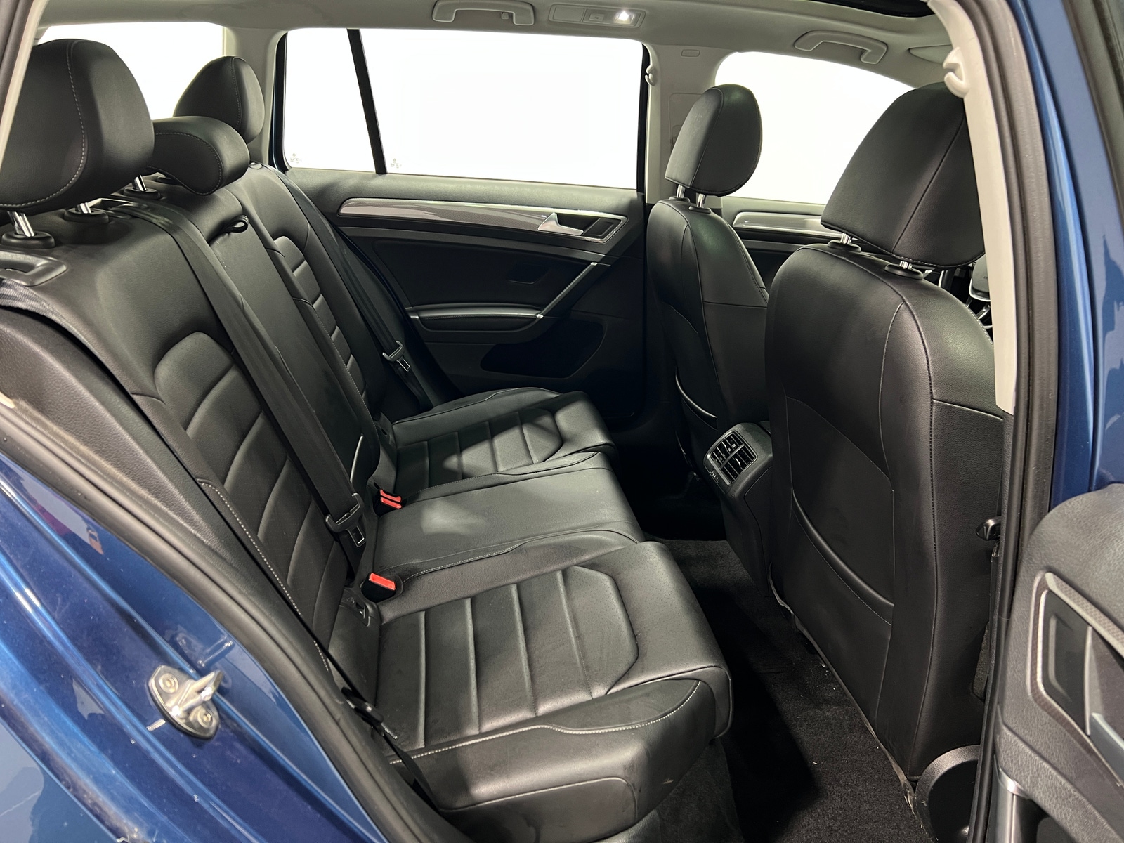 Thumbnail: 2019 Volkswagen Golf - 6