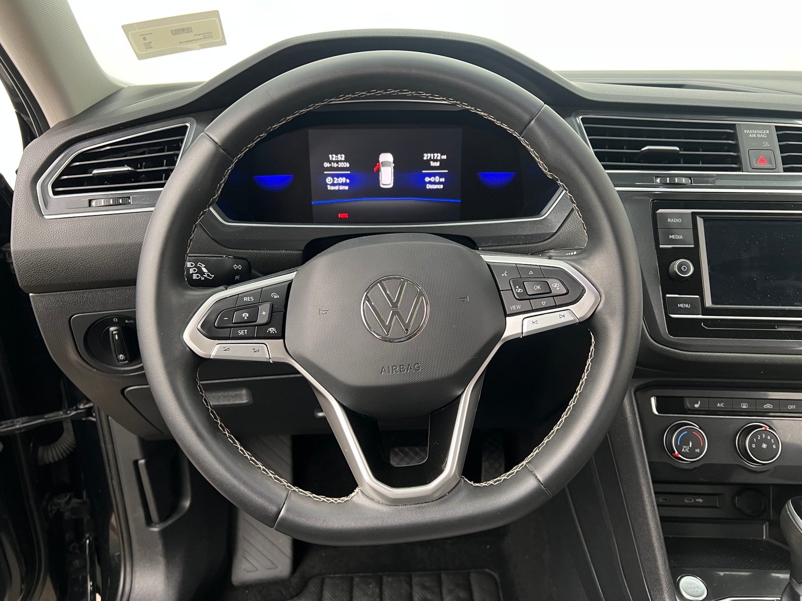 Thumbnail: 2023 Volkswagen Tiguan - 5