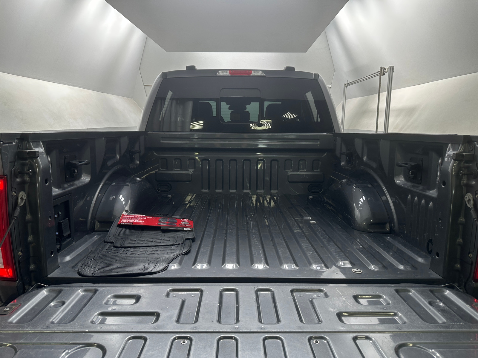Thumbnail: 2021 Ford Econoline - 6