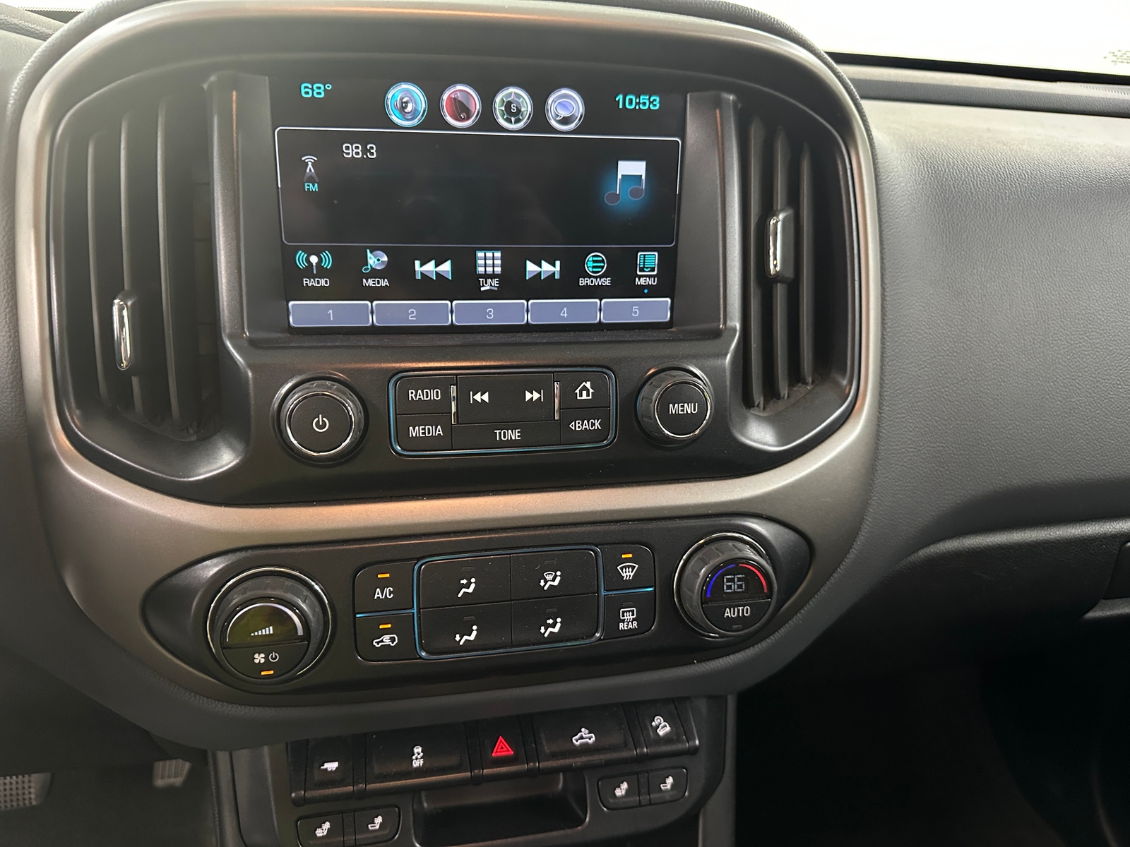 Thumbnail: 2016 Chevrolet Colorado - 4