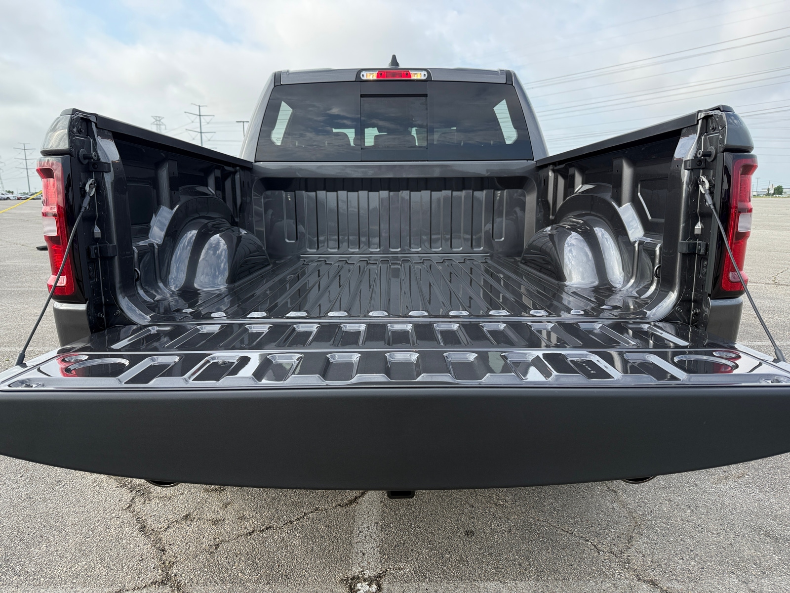 Thumbnail: 2026 RAM 1500 - 6