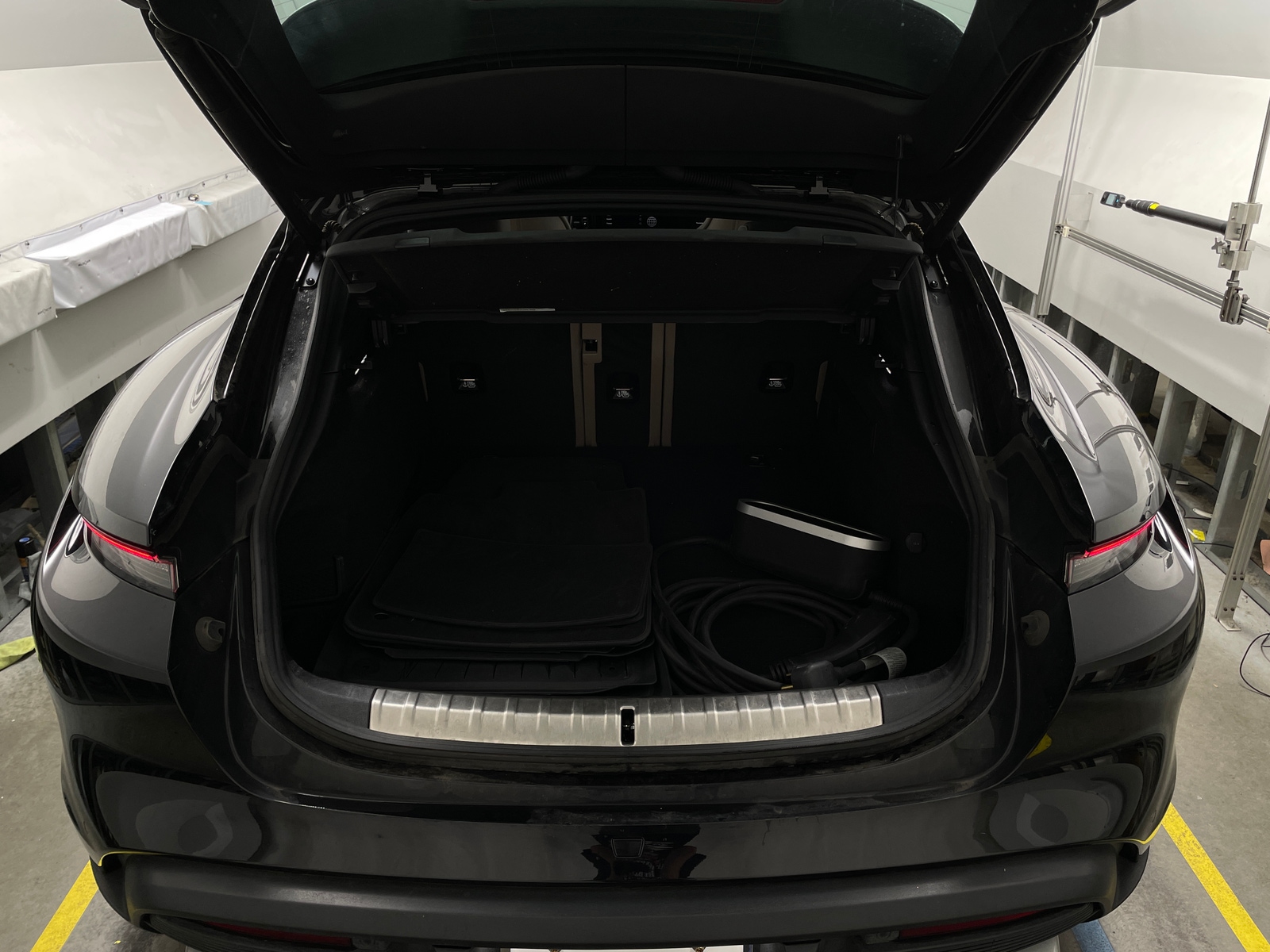 Thumbnail: 2022 Porsche Taycan - 6