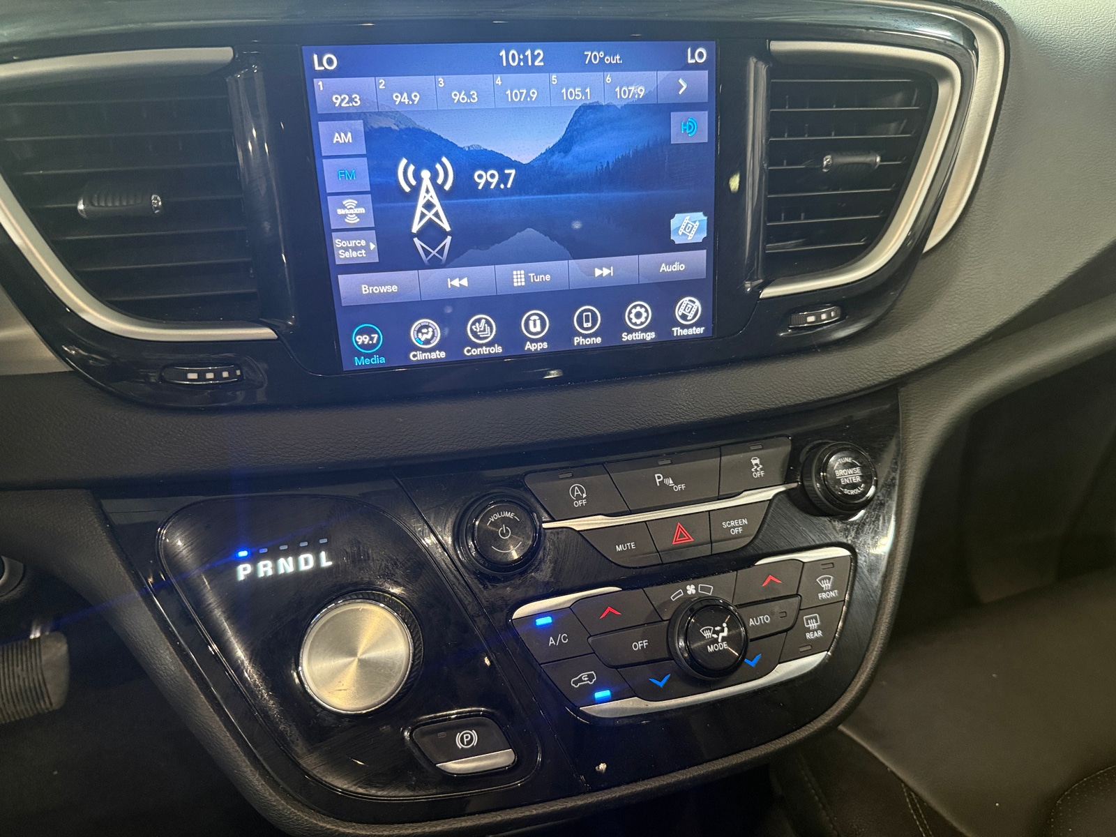 Thumbnail: 2020 Chrysler Pacifica - 3