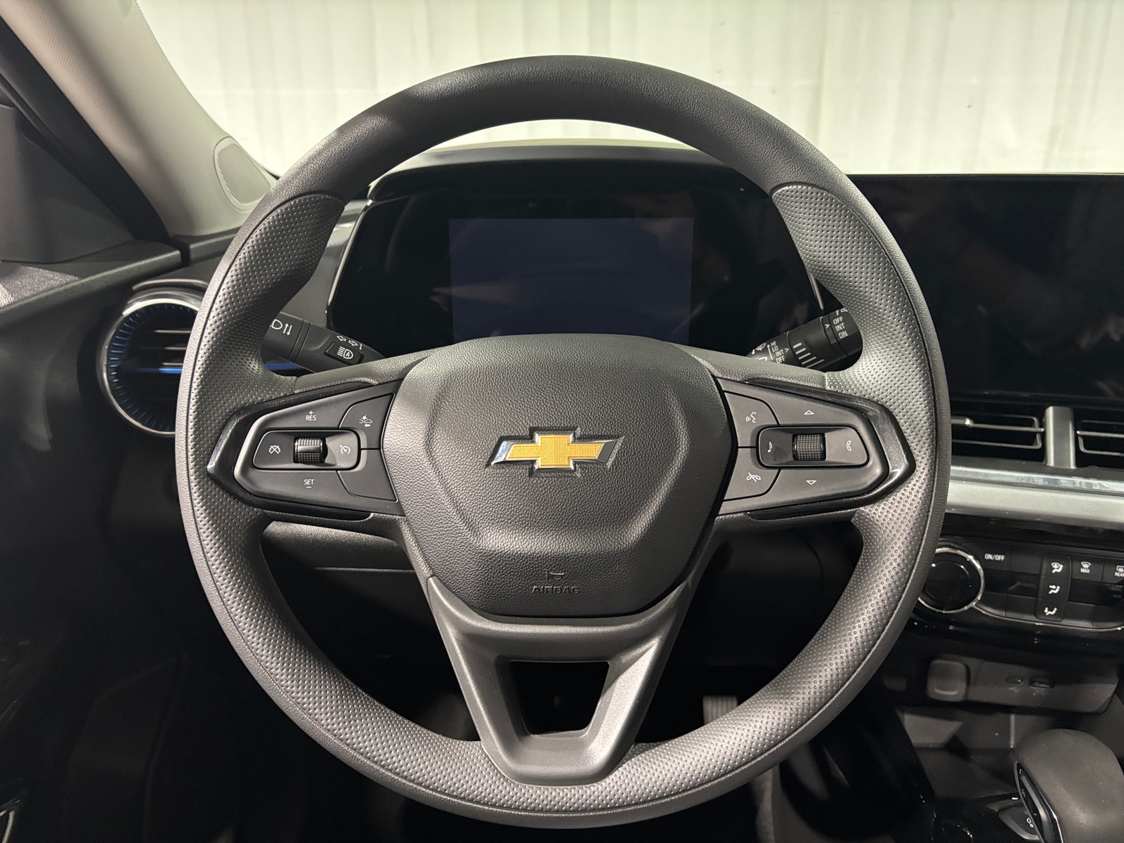 Thumbnail: 2025 Chevrolet Trax - 5