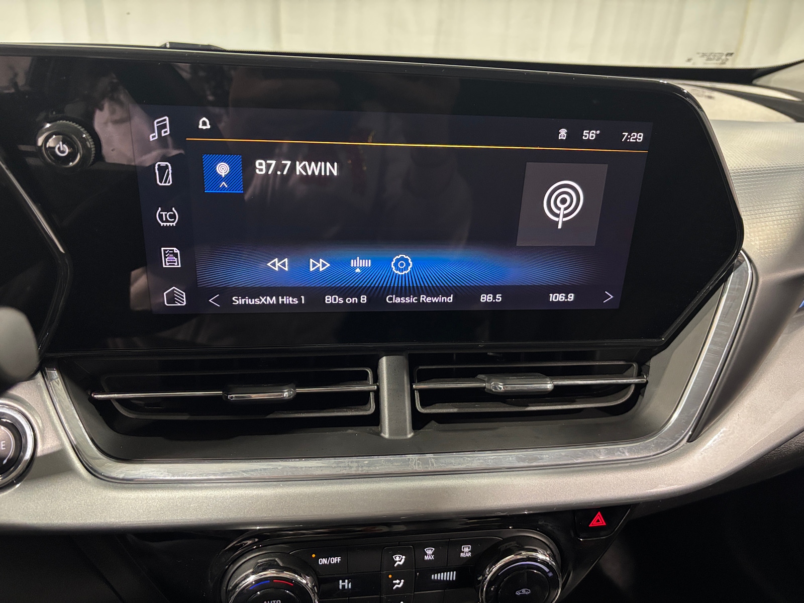 Thumbnail: 2025 Chevrolet Trax - 4