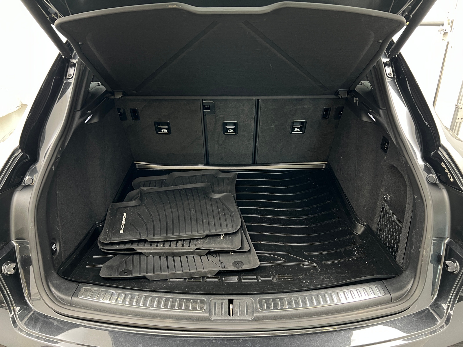 Thumbnail: 2021 Porsche Macan - 6