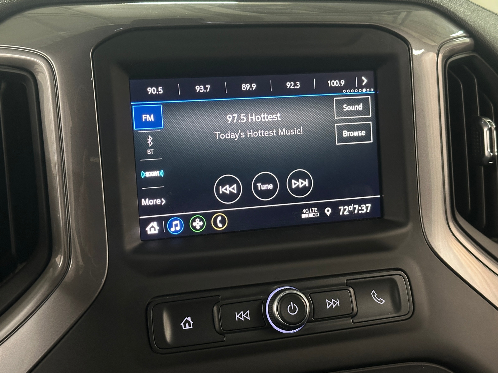 Thumbnail: 2022 Chevrolet Silverado 1500 - 4