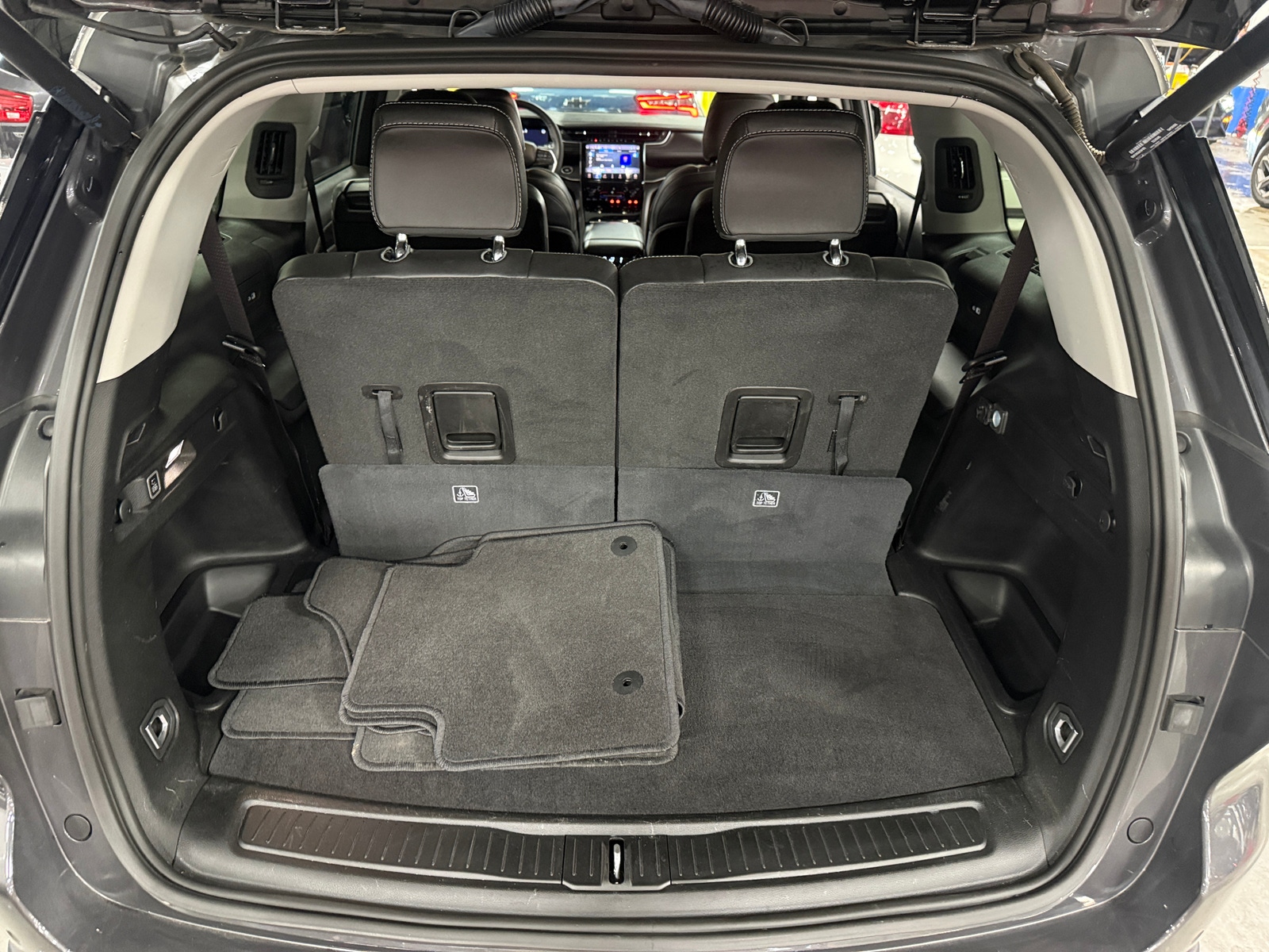 Thumbnail: 2023 Jeep Grand Cherokee L - 6