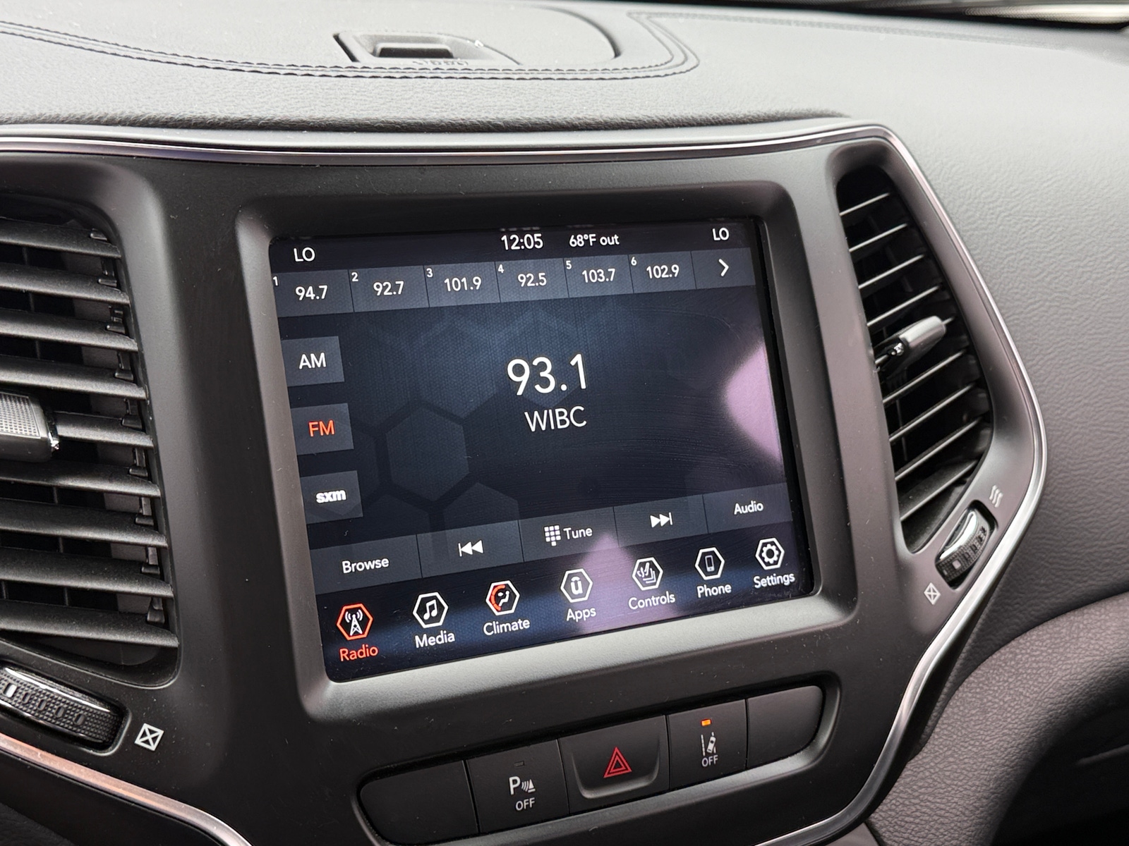 Thumbnail: 2021 Jeep Cherokee - 3