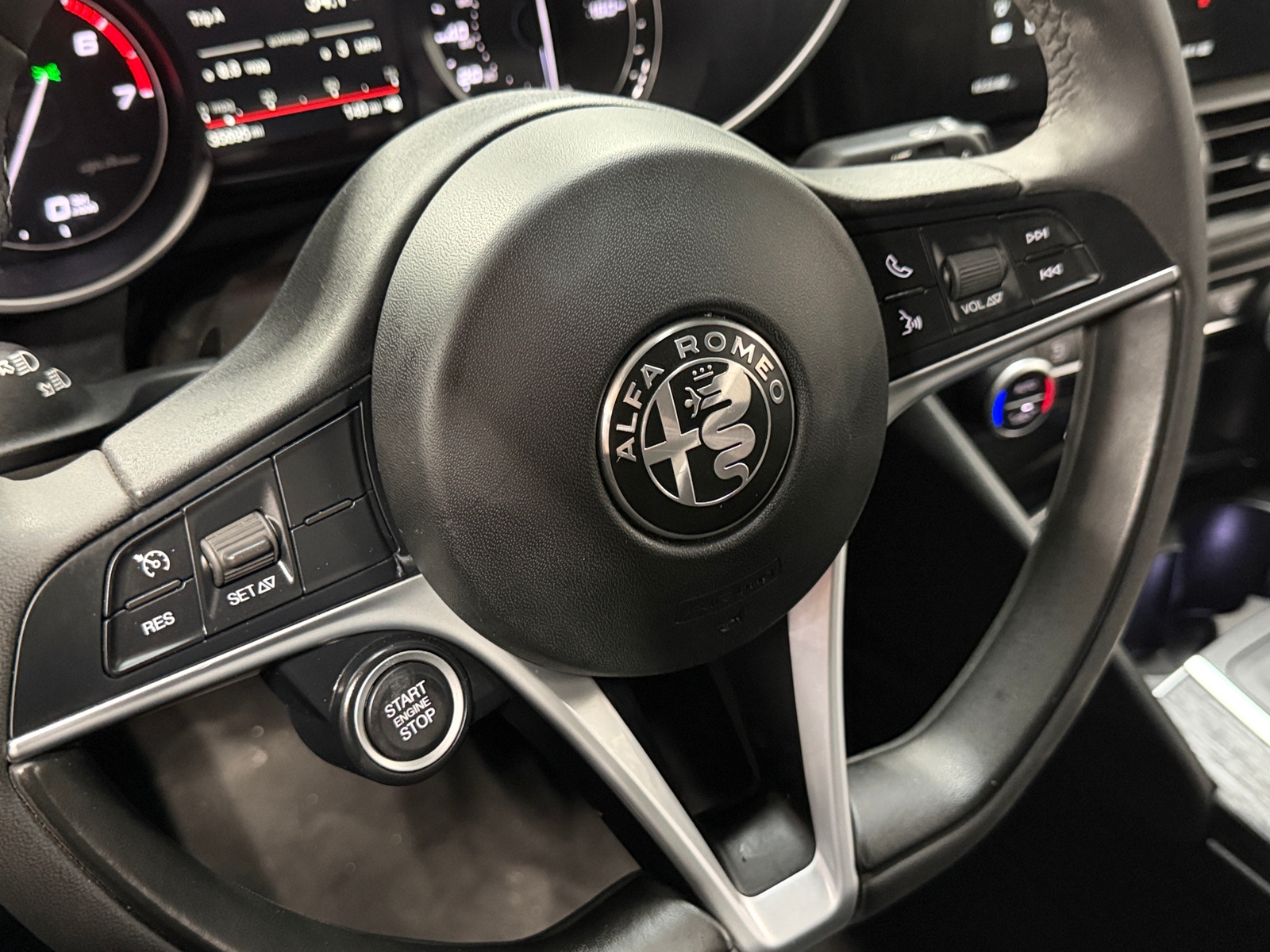 Thumbnail: 2019 Alfa Romeo Giulia - 4