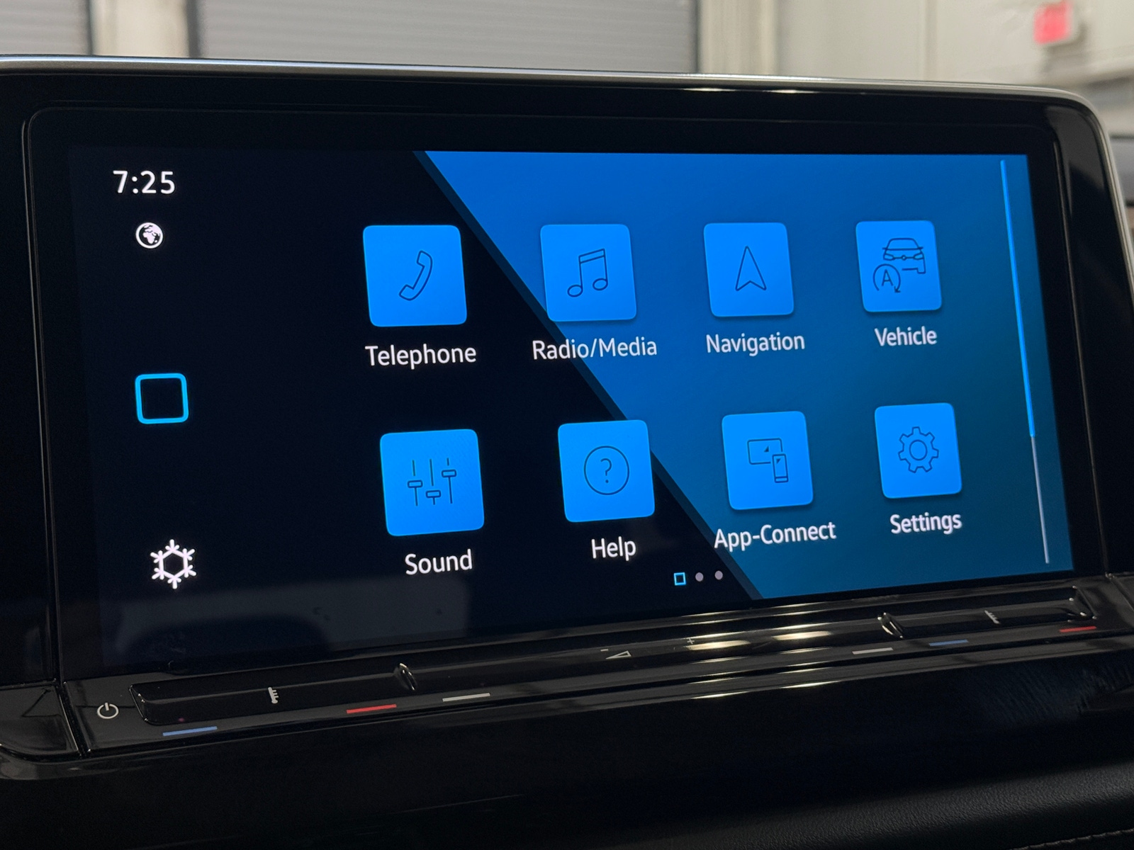 Thumbnail: 2025 Volkswagen Atlas - 3