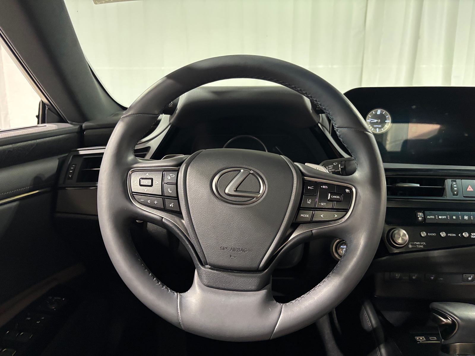Thumbnail: 2023 Lexus ES - 4