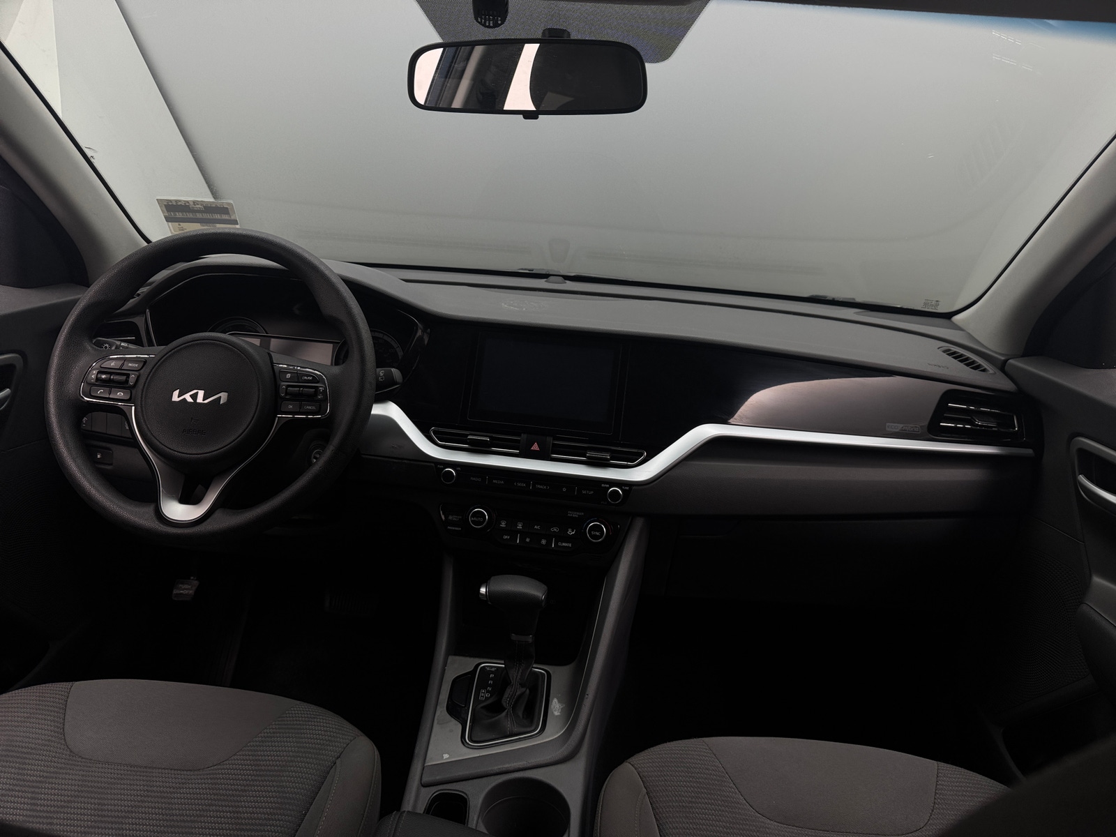 Thumbnail: 2022 Kia Niro - 3