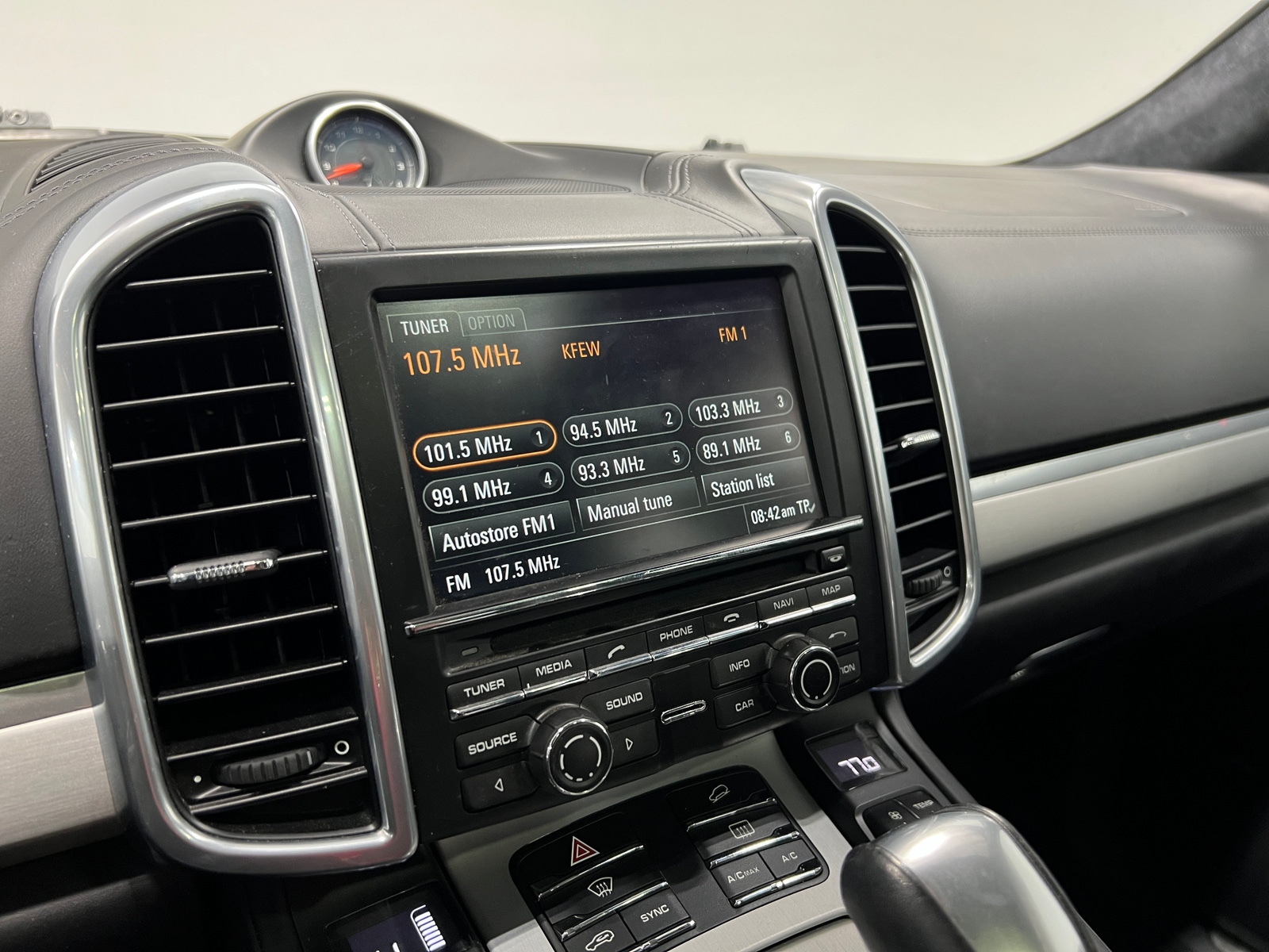 Thumbnail: 2016 Porsche Cayenne - 3