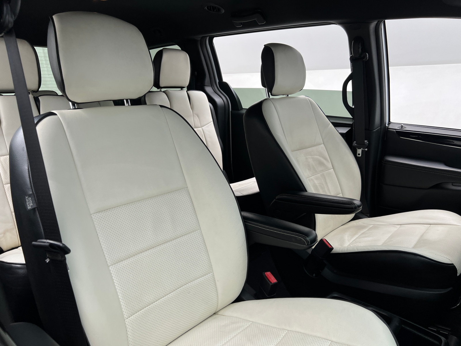 Thumbnail: 2016 Dodge Grand Caravan - 2