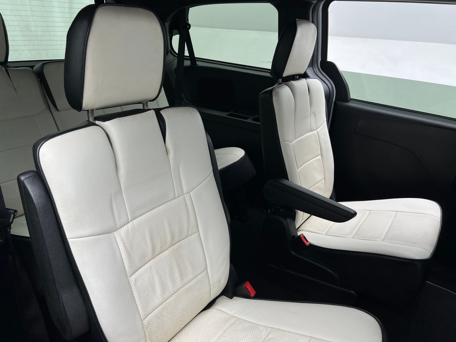 Thumbnail: 2016 Dodge Grand Caravan - 6