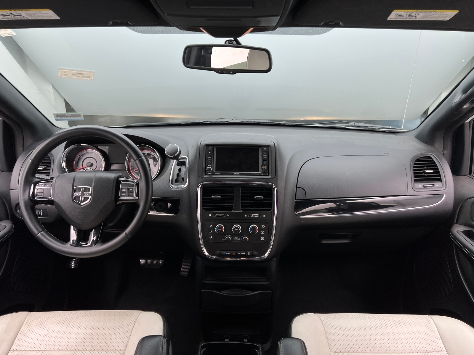 Thumbnail: 2016 Dodge Grand Caravan - 3