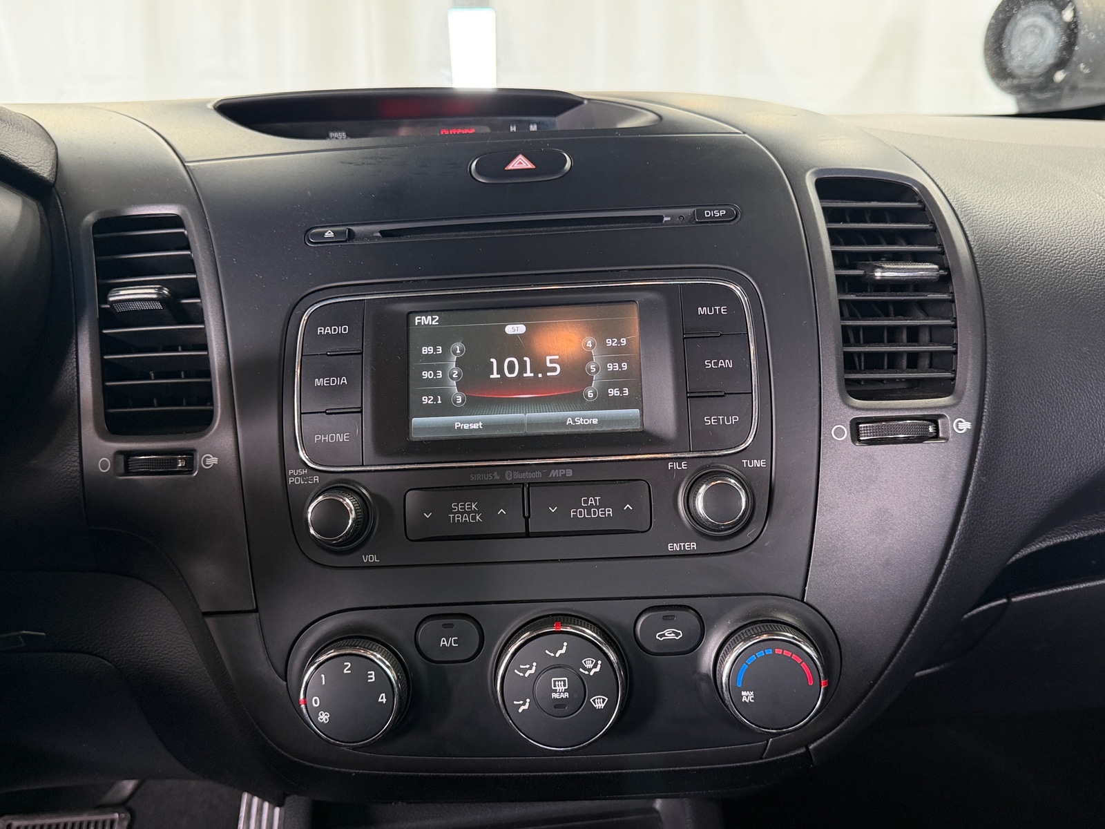 Thumbnail: 2016 Kia Forte - 4