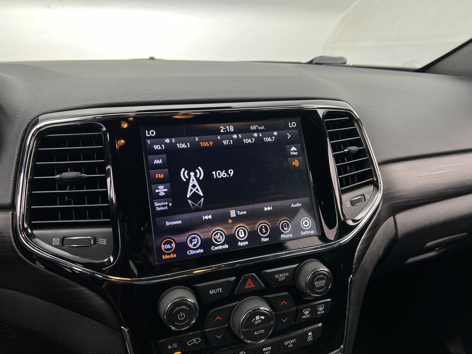 Thumbnail: 2020 Jeep Grand Cherokee - 4