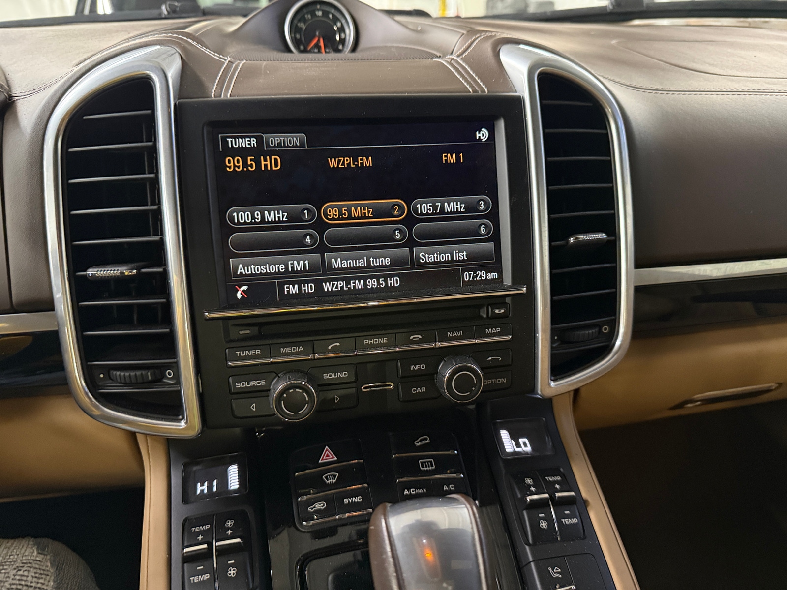 Thumbnail: 2016 Porsche Cayenne - 3