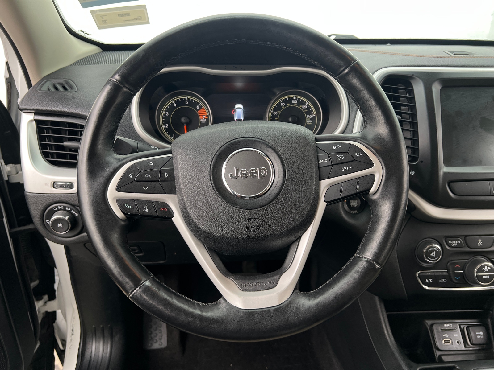 Thumbnail: 2017 Jeep Cherokee - 4