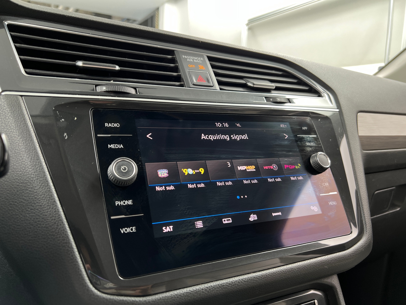 Thumbnail: 2018 Volkswagen Tiguan - 3