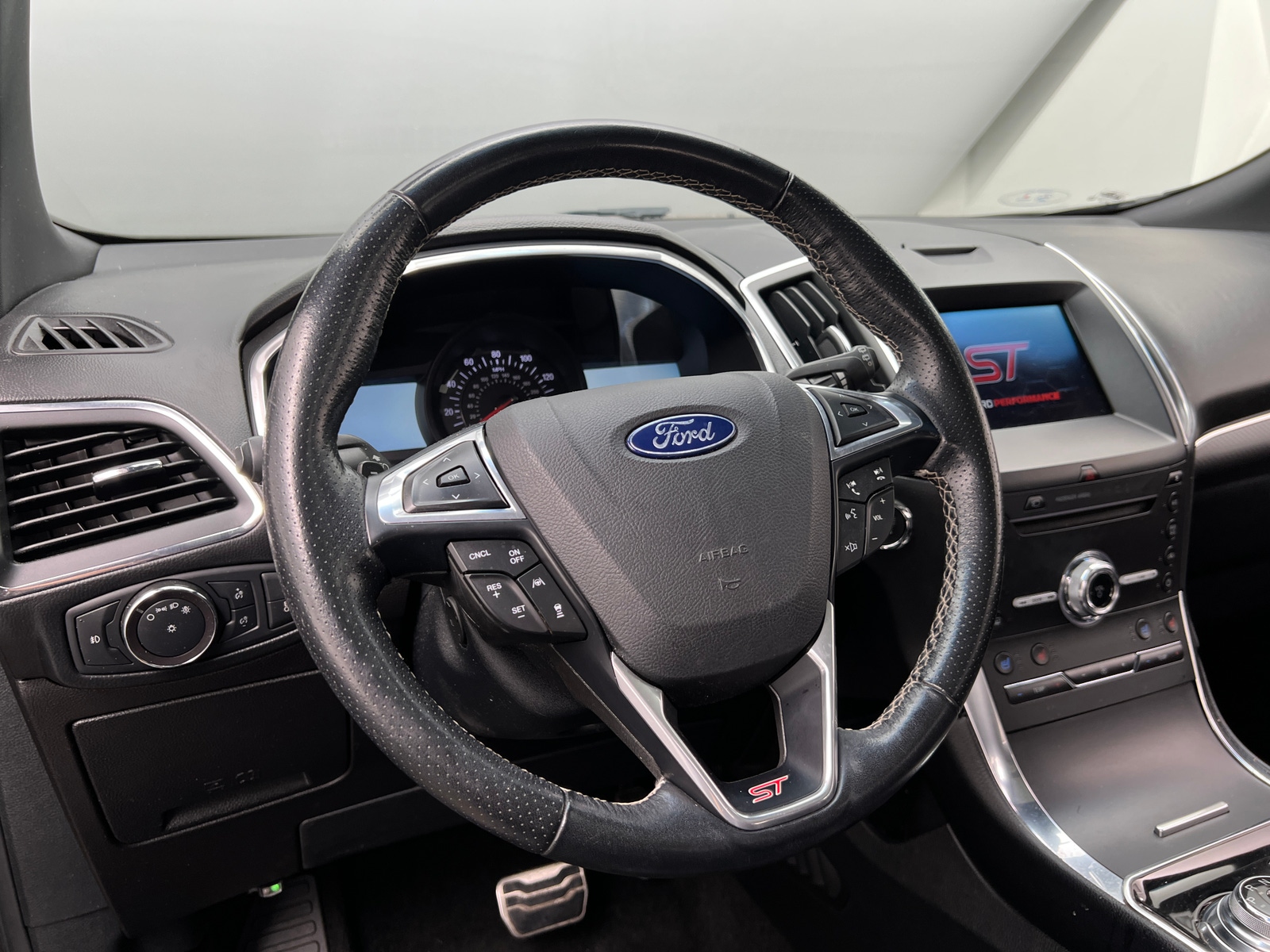 Thumbnail: 2019 Ford Edge - 4