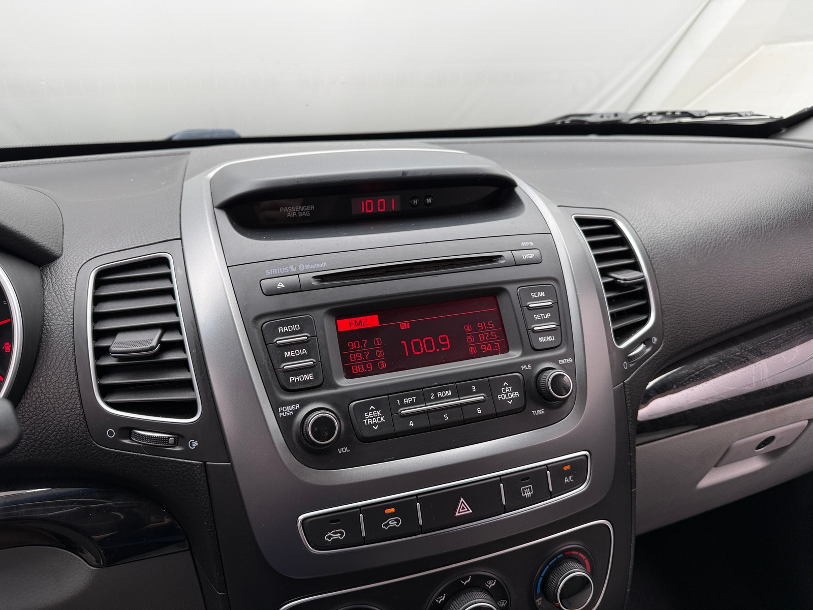 Thumbnail: 2015 Kia Sorento - 4