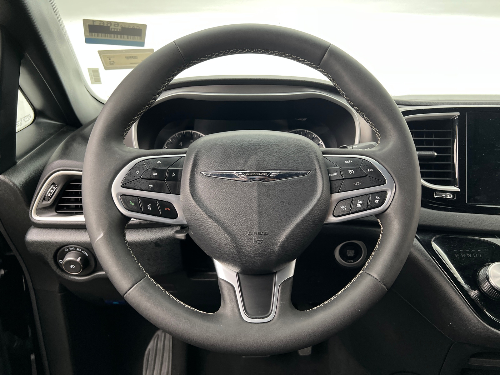 Thumbnail: 2025 Chrysler Pacifica - 4