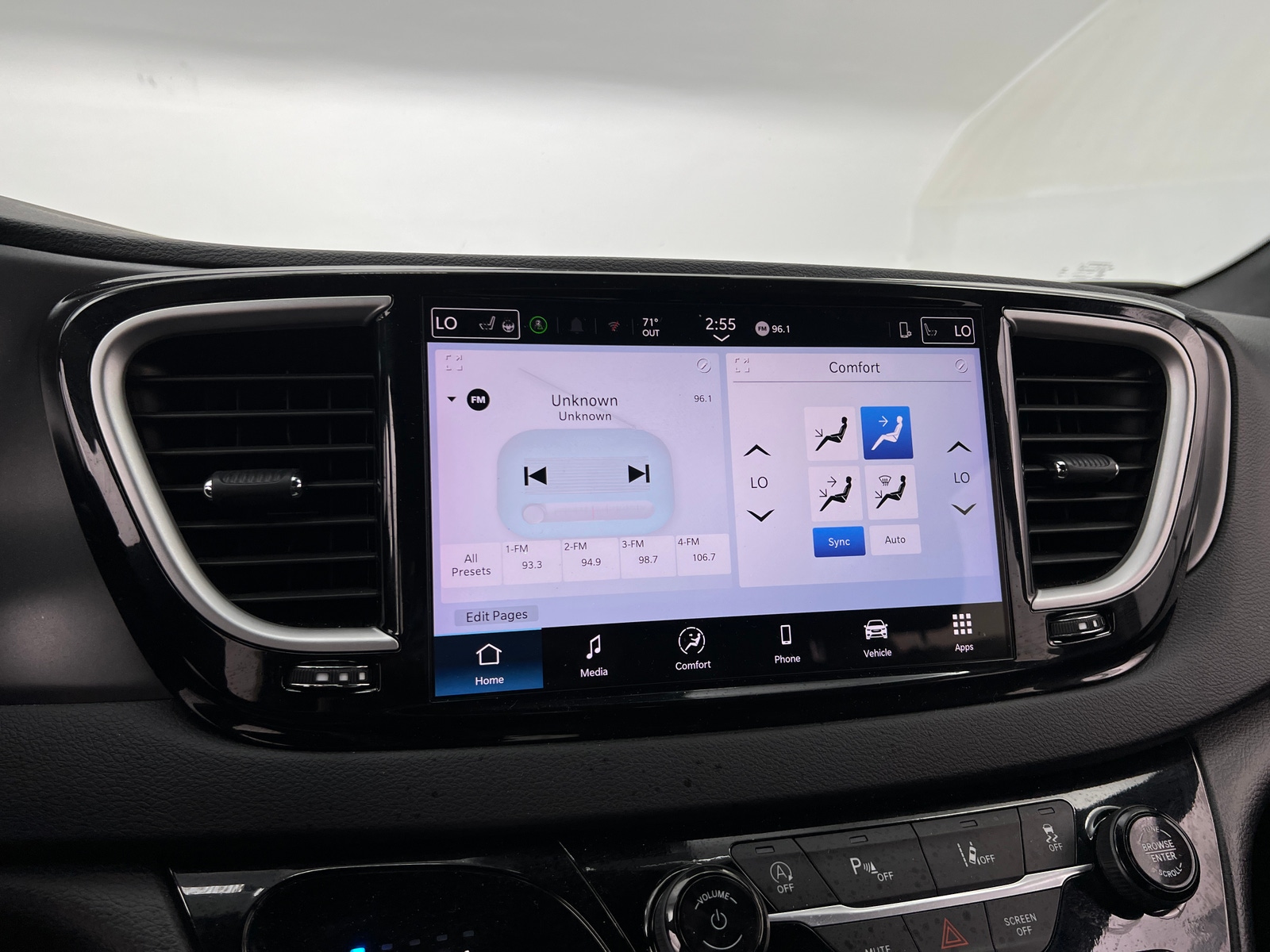 Thumbnail: 2025 Chrysler Pacifica - 3