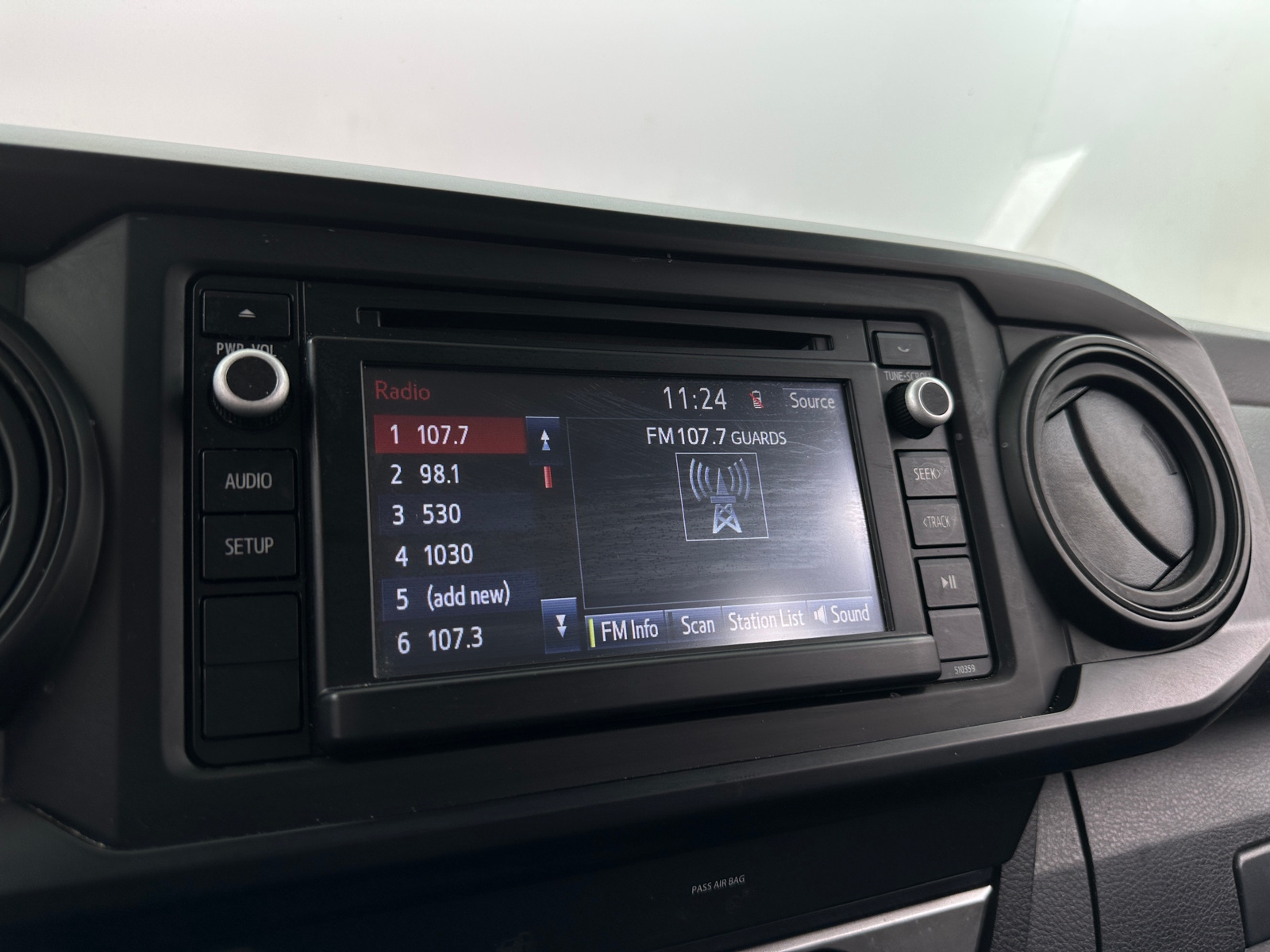 Thumbnail: 2019 Toyota Tacoma - 4