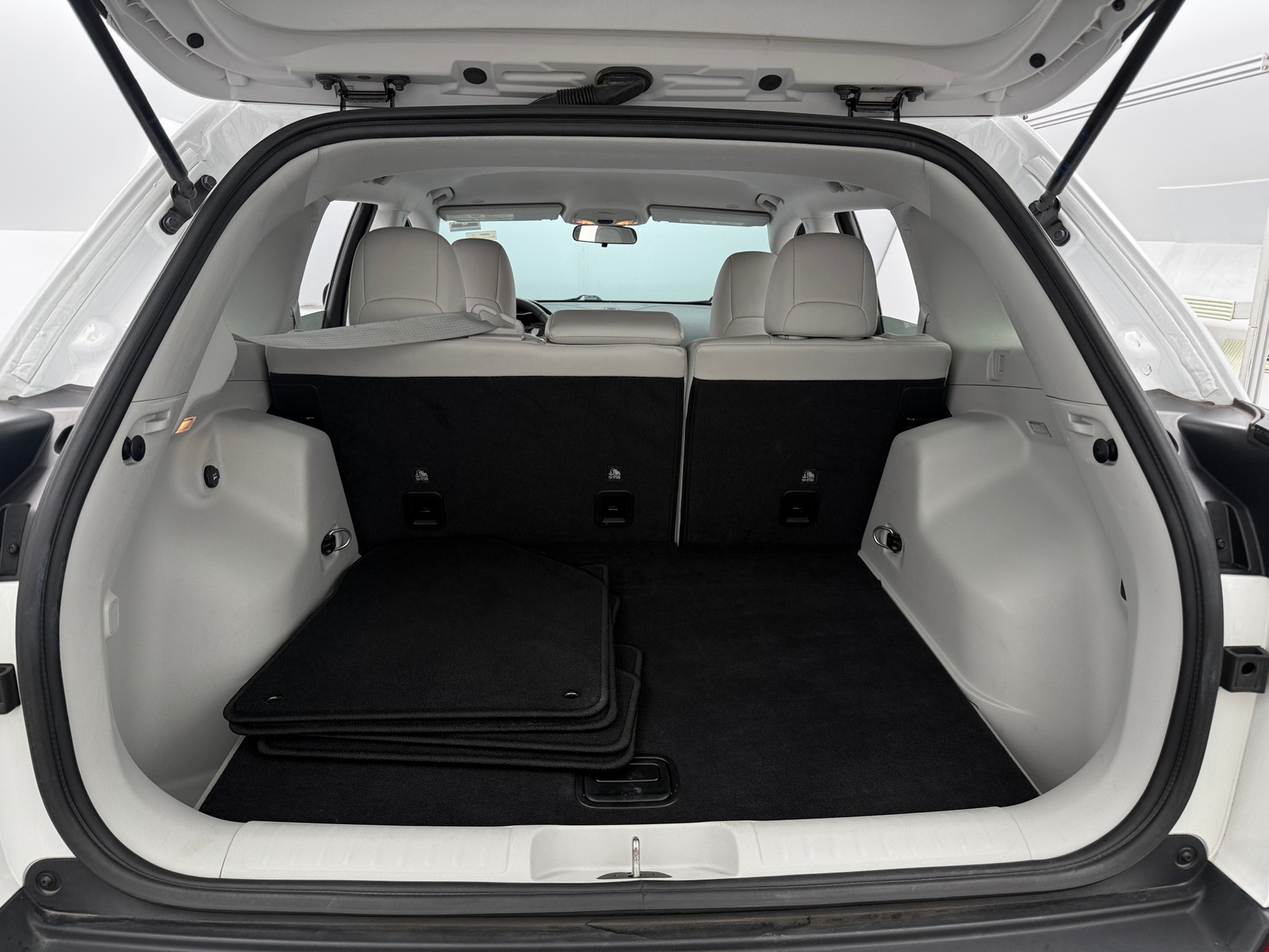 Thumbnail: 2020 Jeep Cherokee - 7