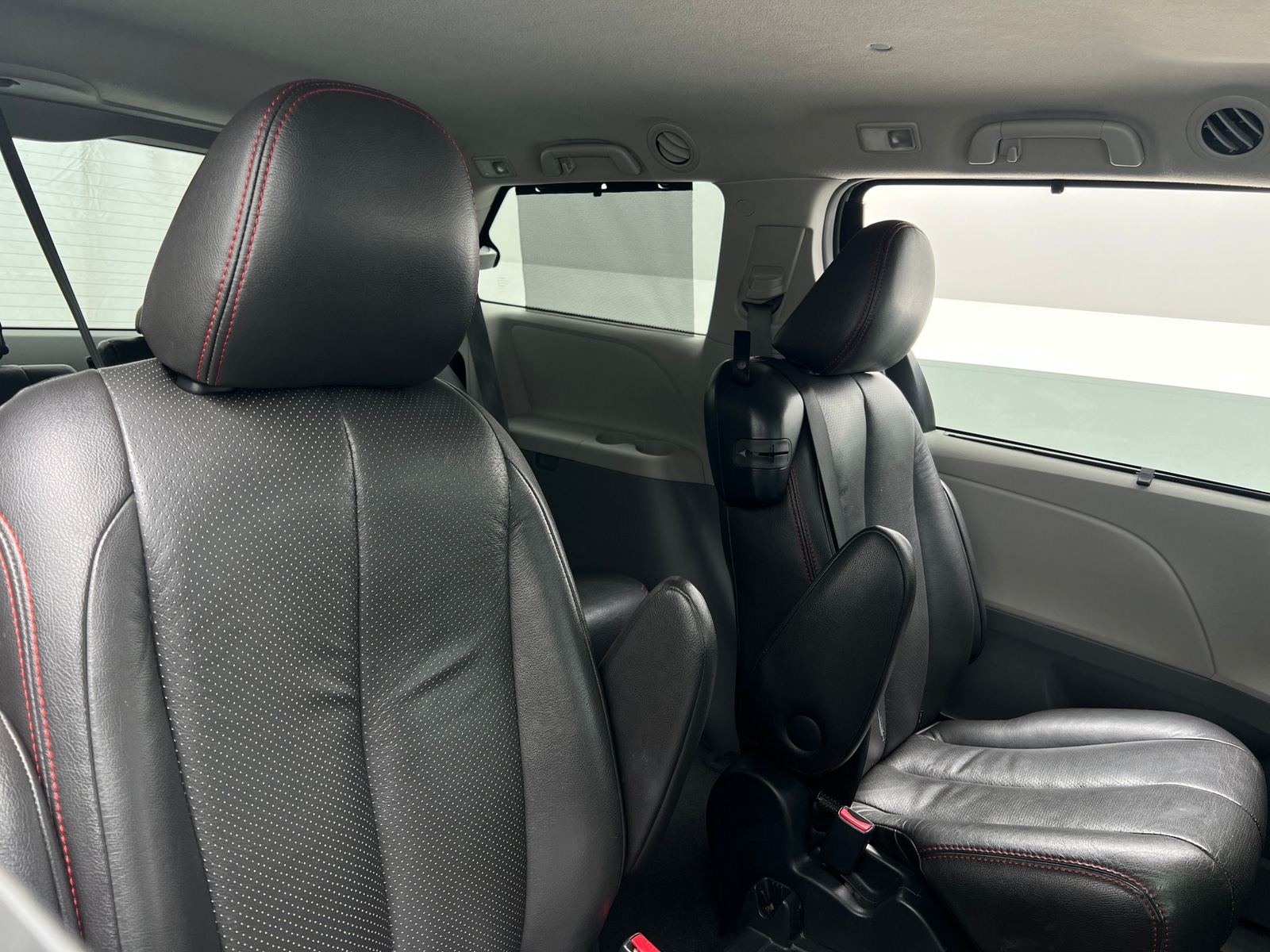 Thumbnail: 2011 Toyota Sienna - 5