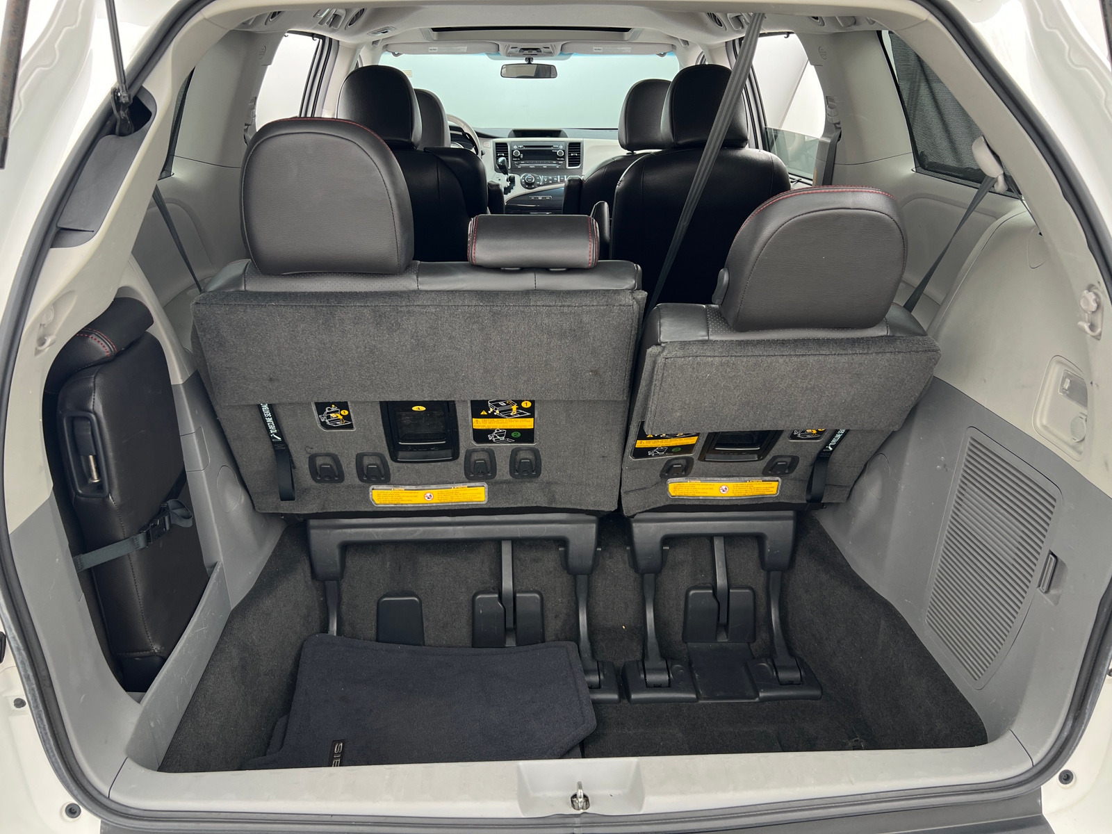 Thumbnail: 2011 Toyota Sienna - 6