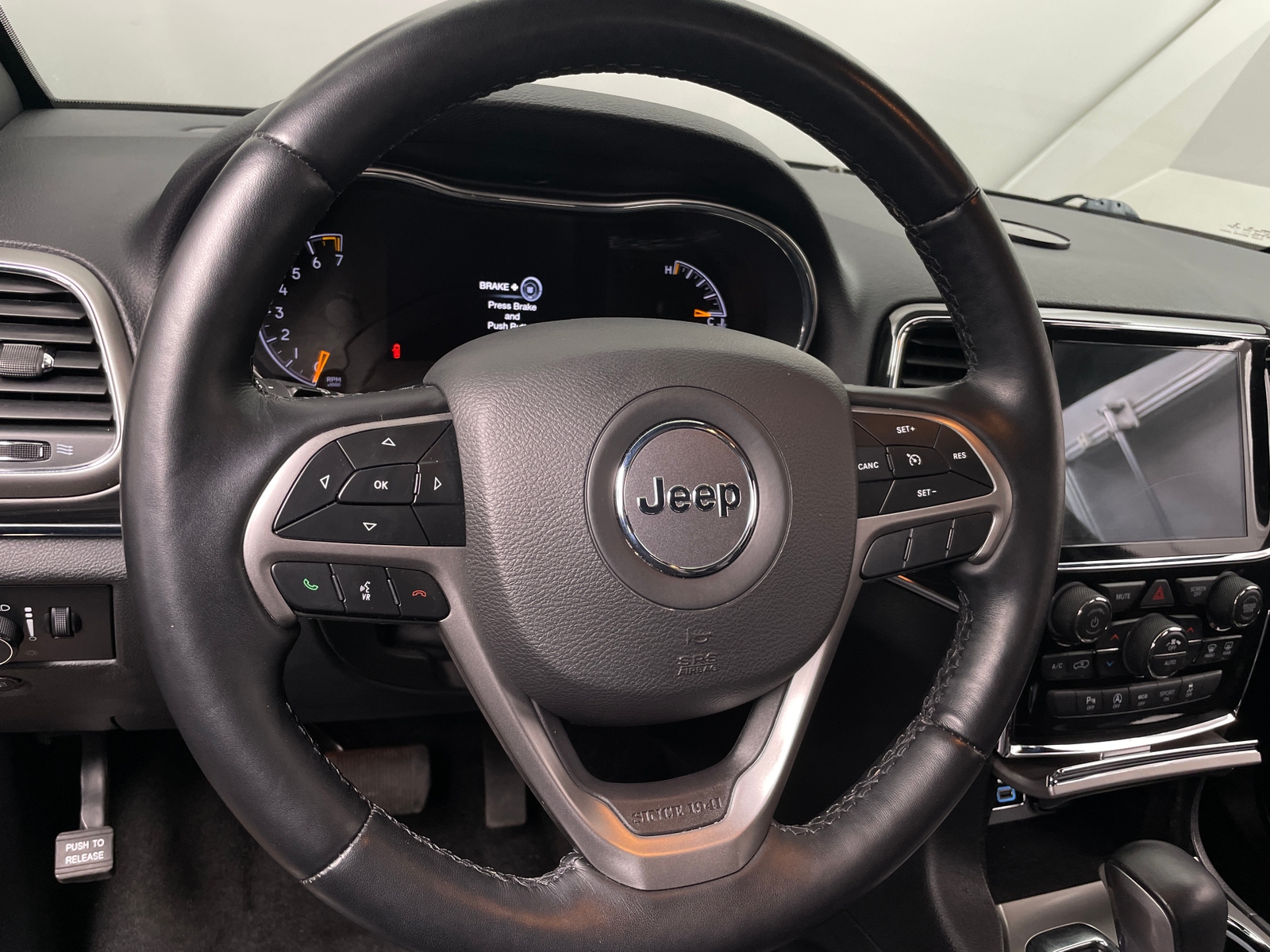 Thumbnail: 2022 Jeep Grand Cherokee - 4