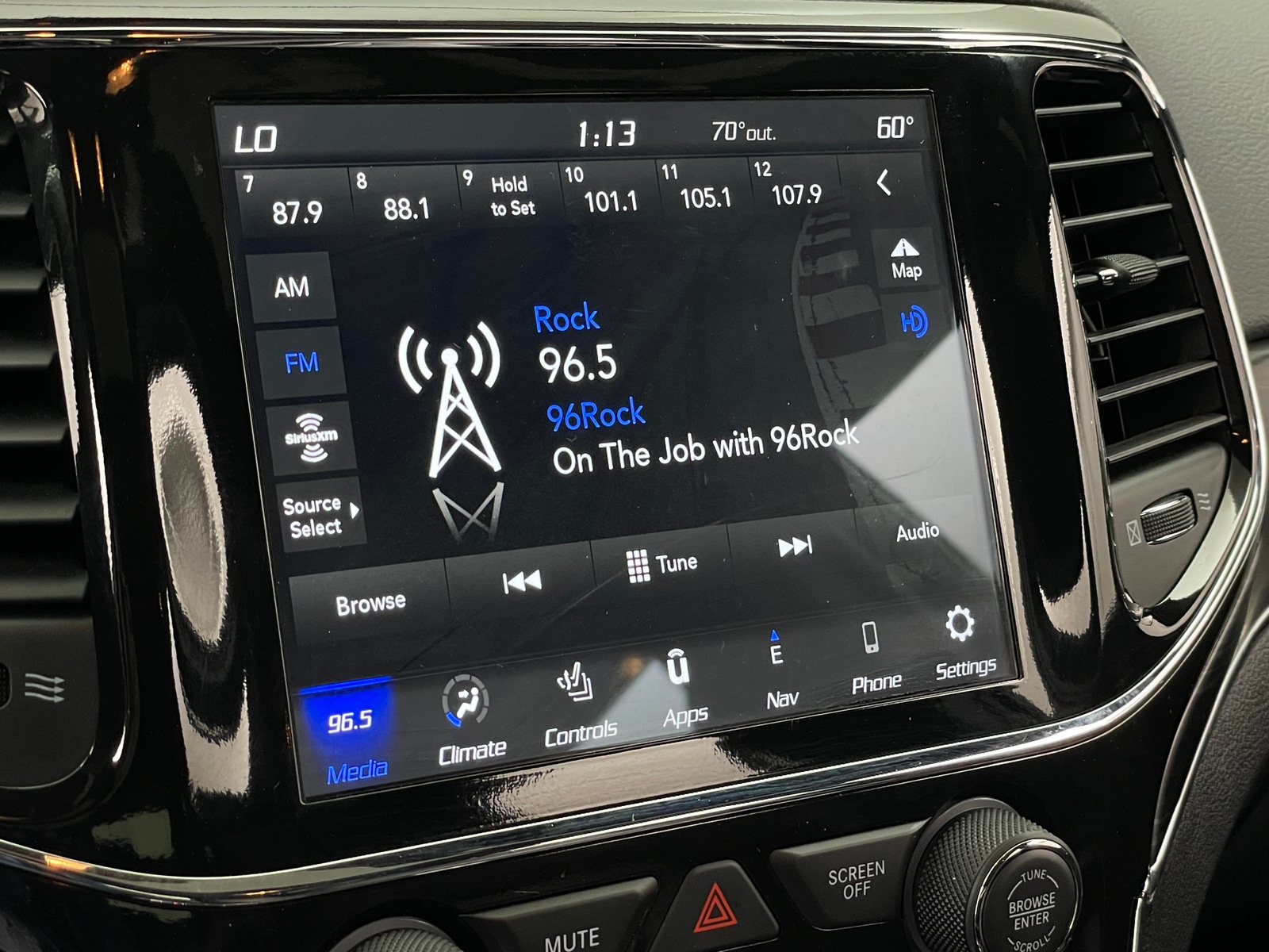 Thumbnail: 2022 Jeep Grand Cherokee - 3