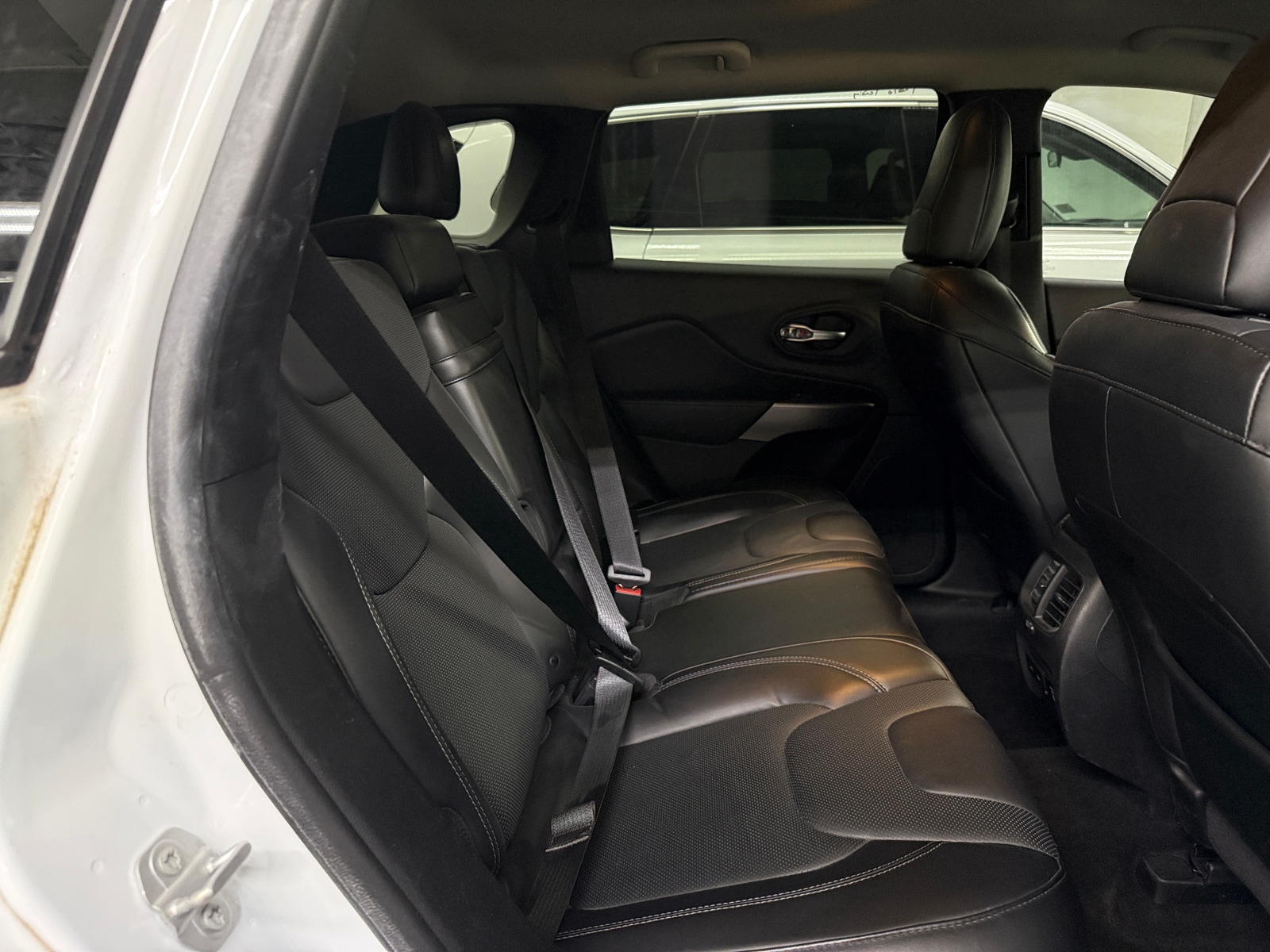 Thumbnail: 2019 Jeep Cherokee - 5