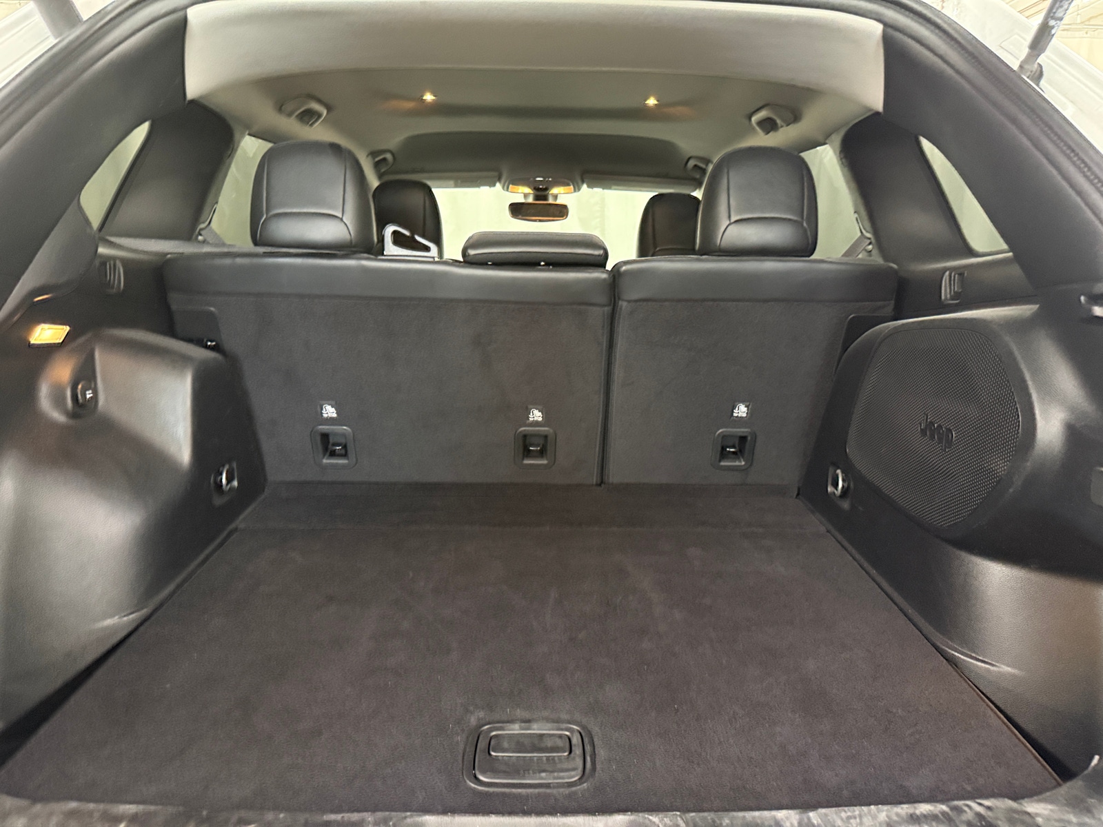 Thumbnail: 2019 Jeep Cherokee - 6