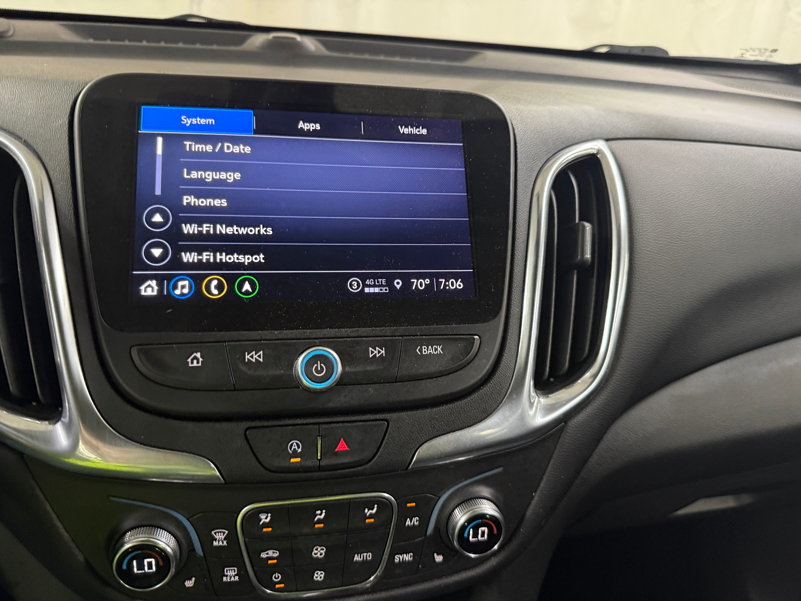 Thumbnail: 2022 Chevrolet Equinox - 4