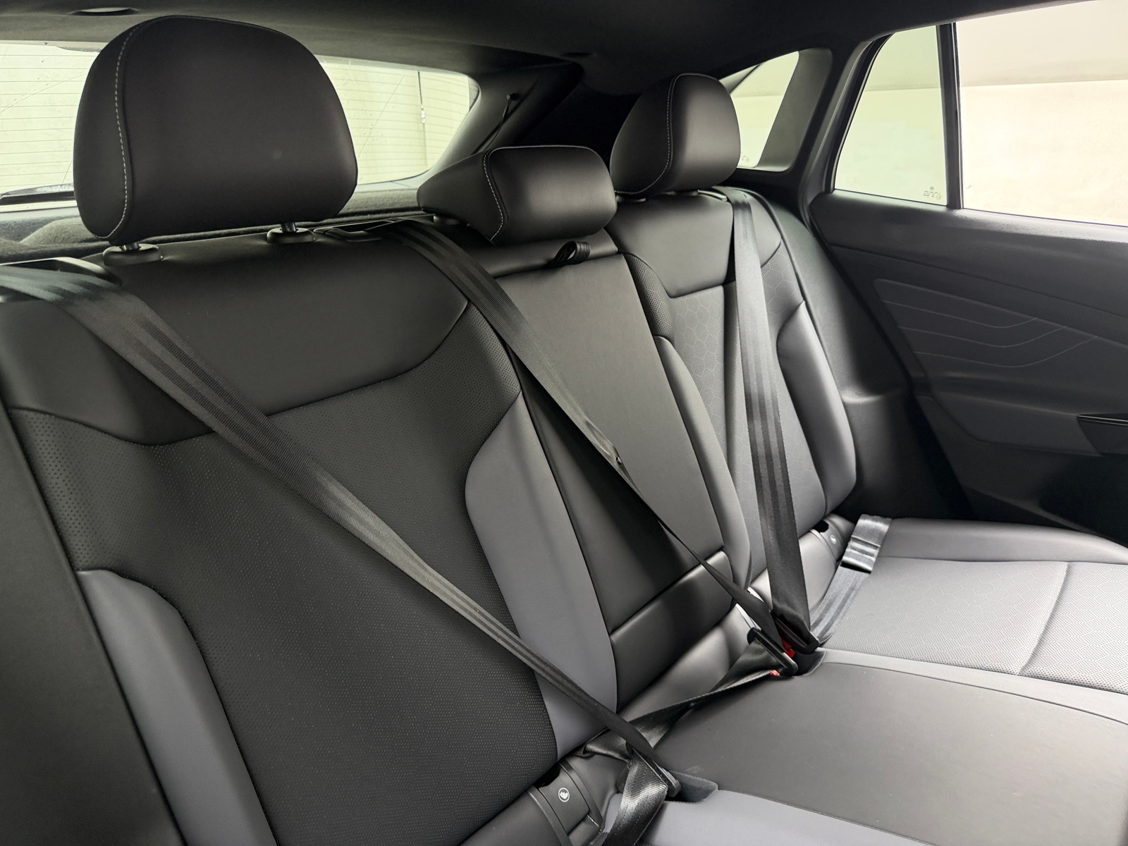 Thumbnail: 2023 Volkswagen ID.4 - 5