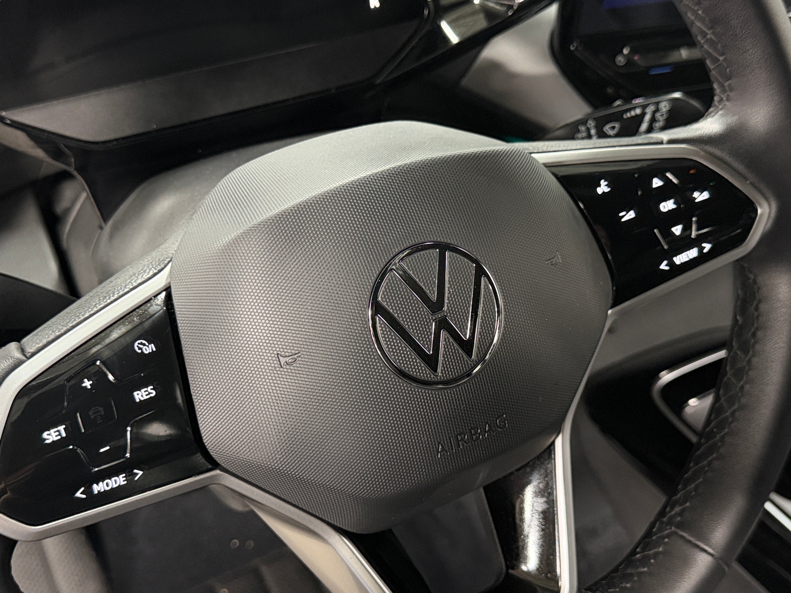 Thumbnail: 2023 Volkswagen ID.4 - 4