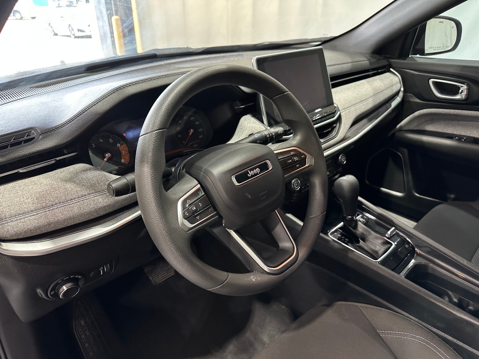 Thumbnail: 2023 Jeep Compass - 5