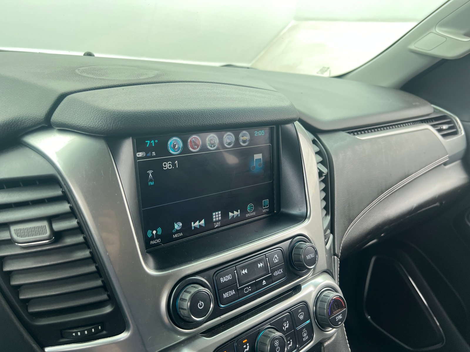 Thumbnail: 2019 Chevrolet Suburban - 4