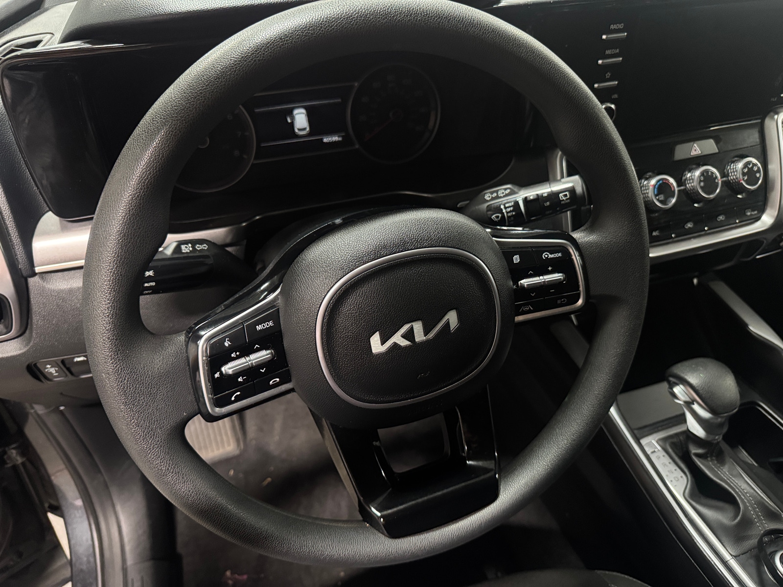 Thumbnail: 2023 Kia Sorento - 5
