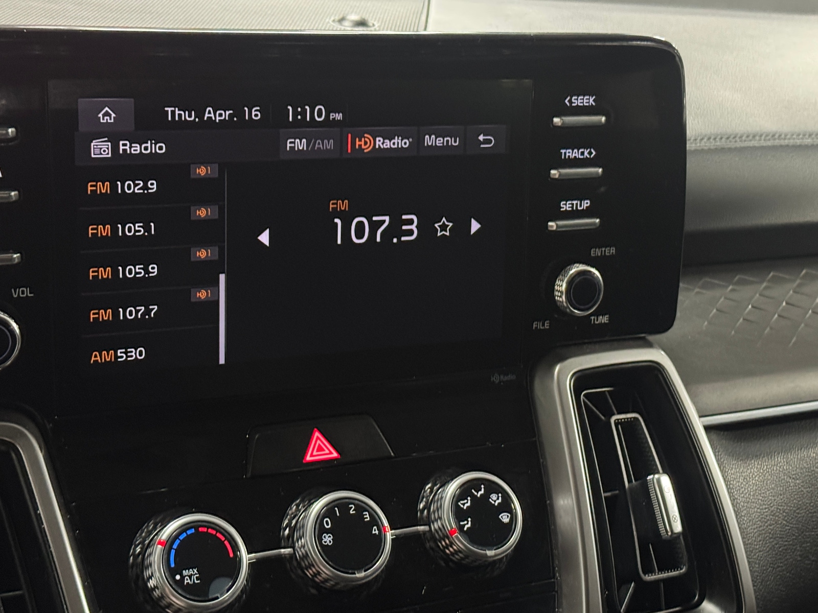 Thumbnail: 2023 Kia Sorento - 4